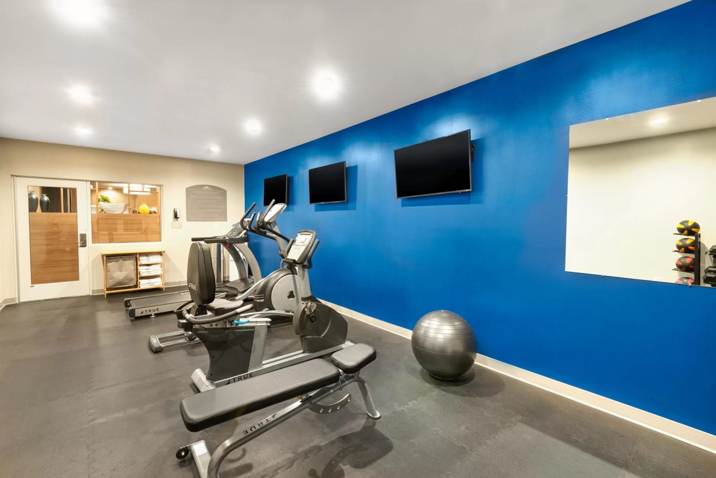 Fitness centre/facilities in Microtel Inn & Suites by Wyndham Farmington