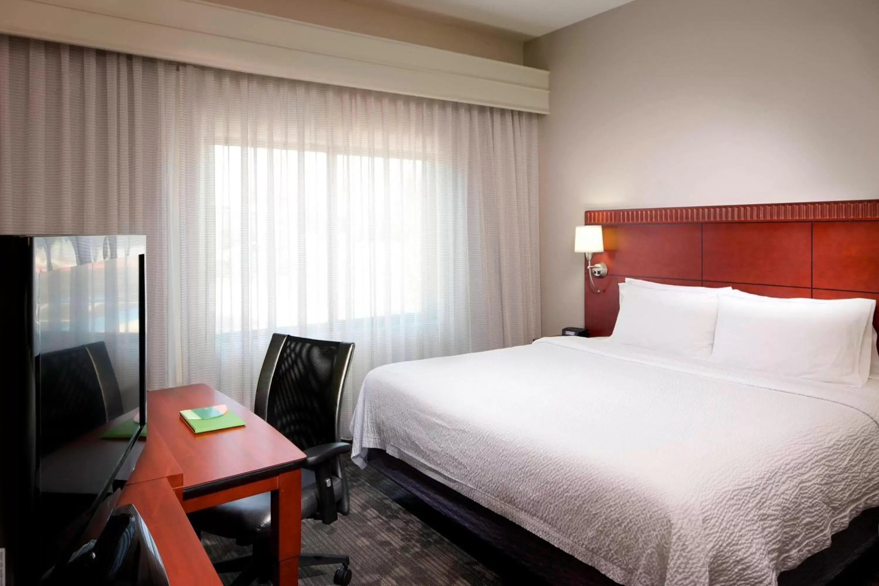 Bedroom, Bed in Courtyard by Marriott Brownsville