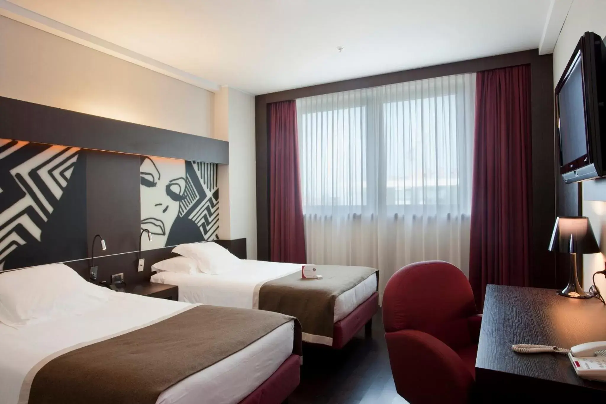 Photo of the whole room, Bed in Crowne Plaza Milan City, an IHG Hotel