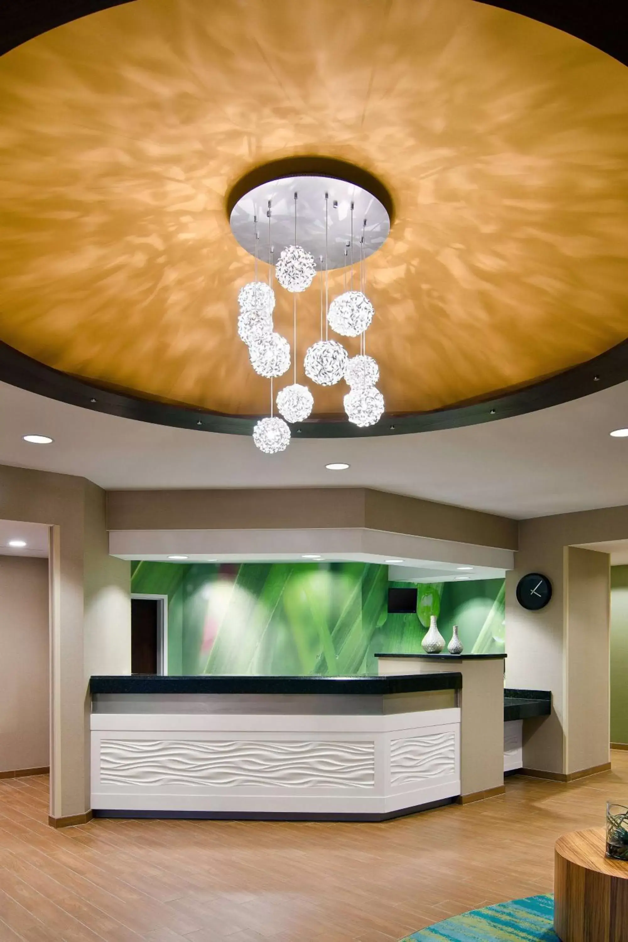 Lobby or reception, TV/Entertainment Center in Sonesta Select Seattle Renton Suites