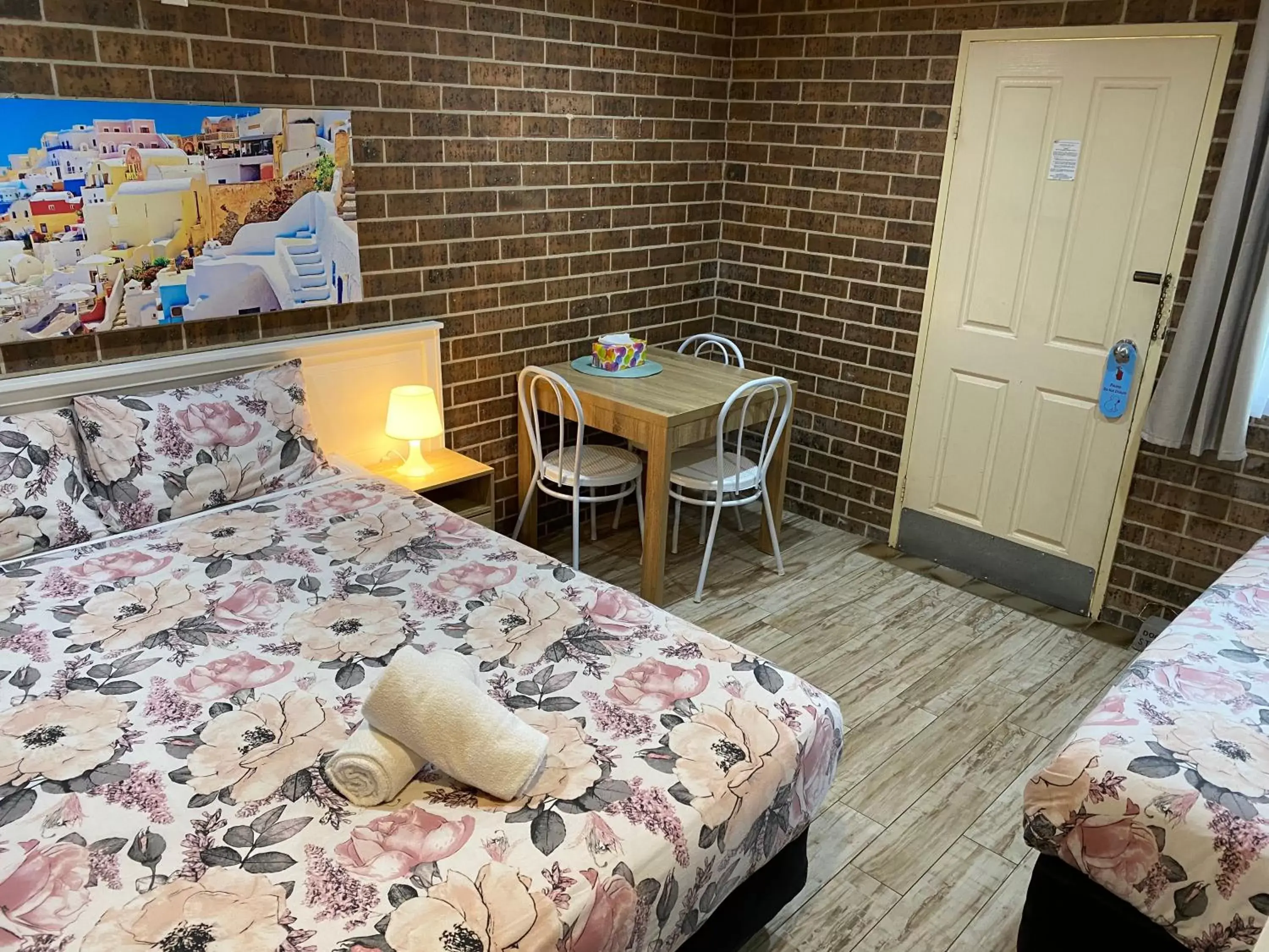 Bedroom, Bed in Buccaneer Motel