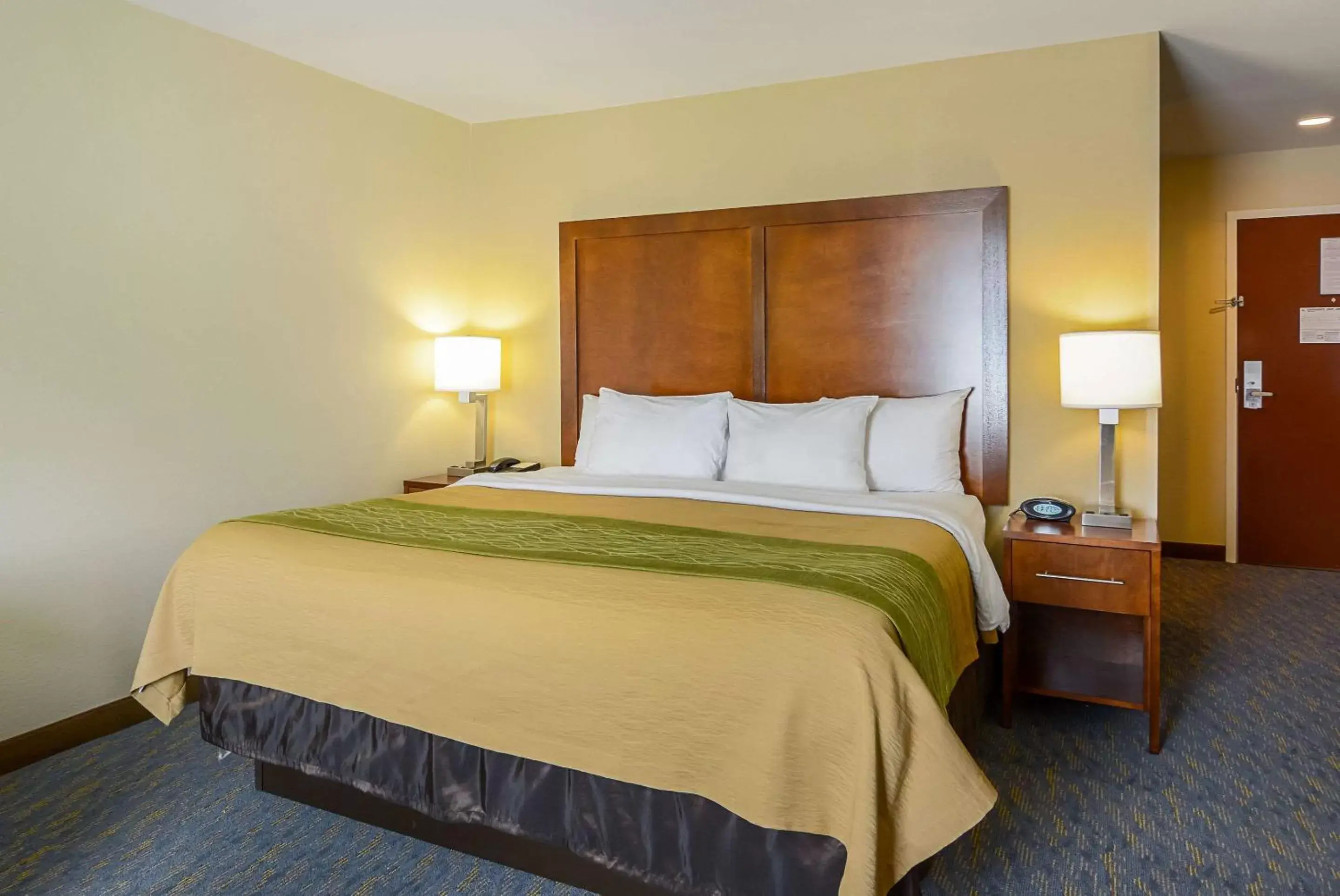 Photo of the whole room, Bed in Comfort Inn Woodstock Shenandoah