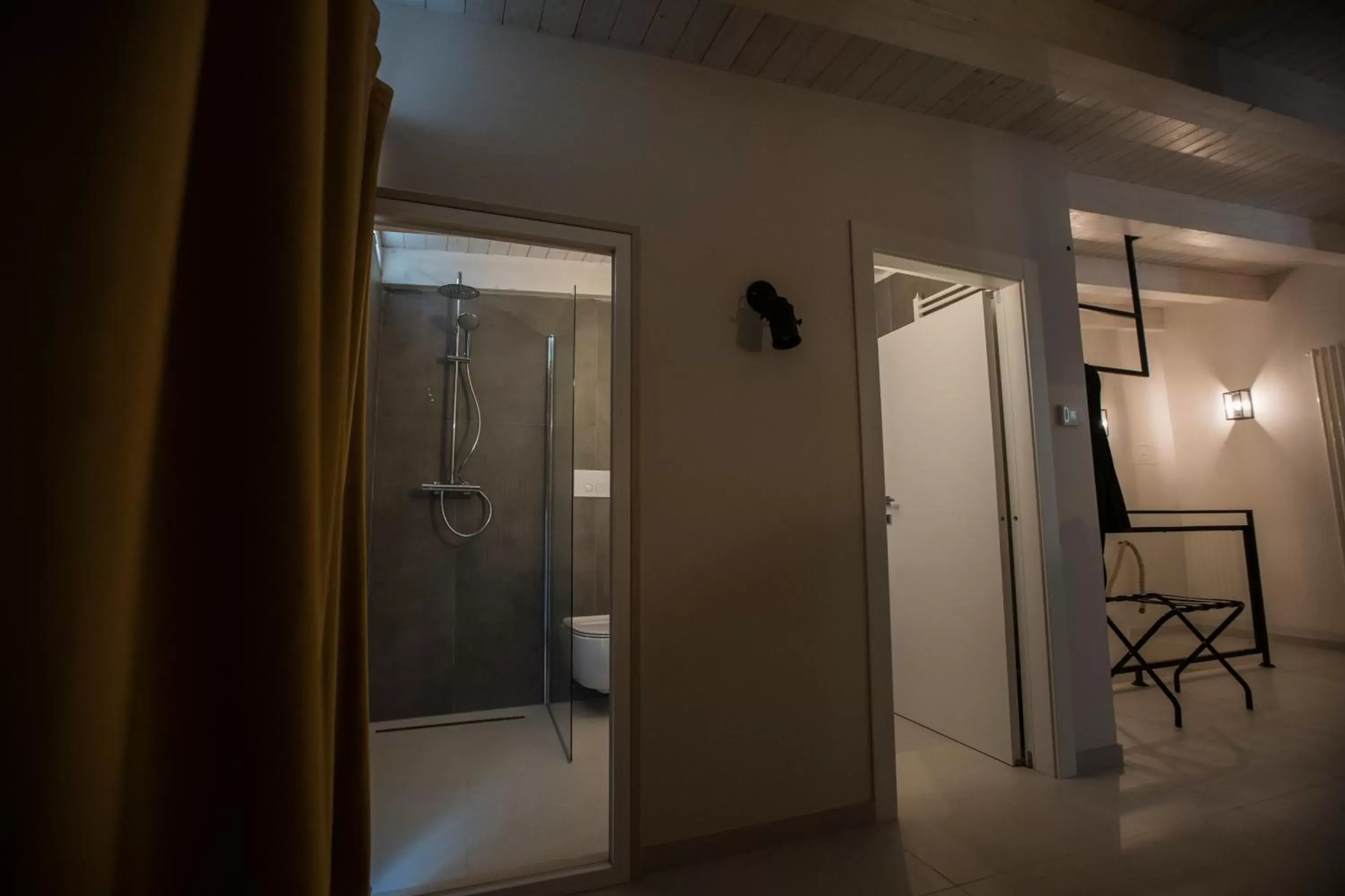 Shower, Bathroom in Albergo Diffuso Dimora Rossi