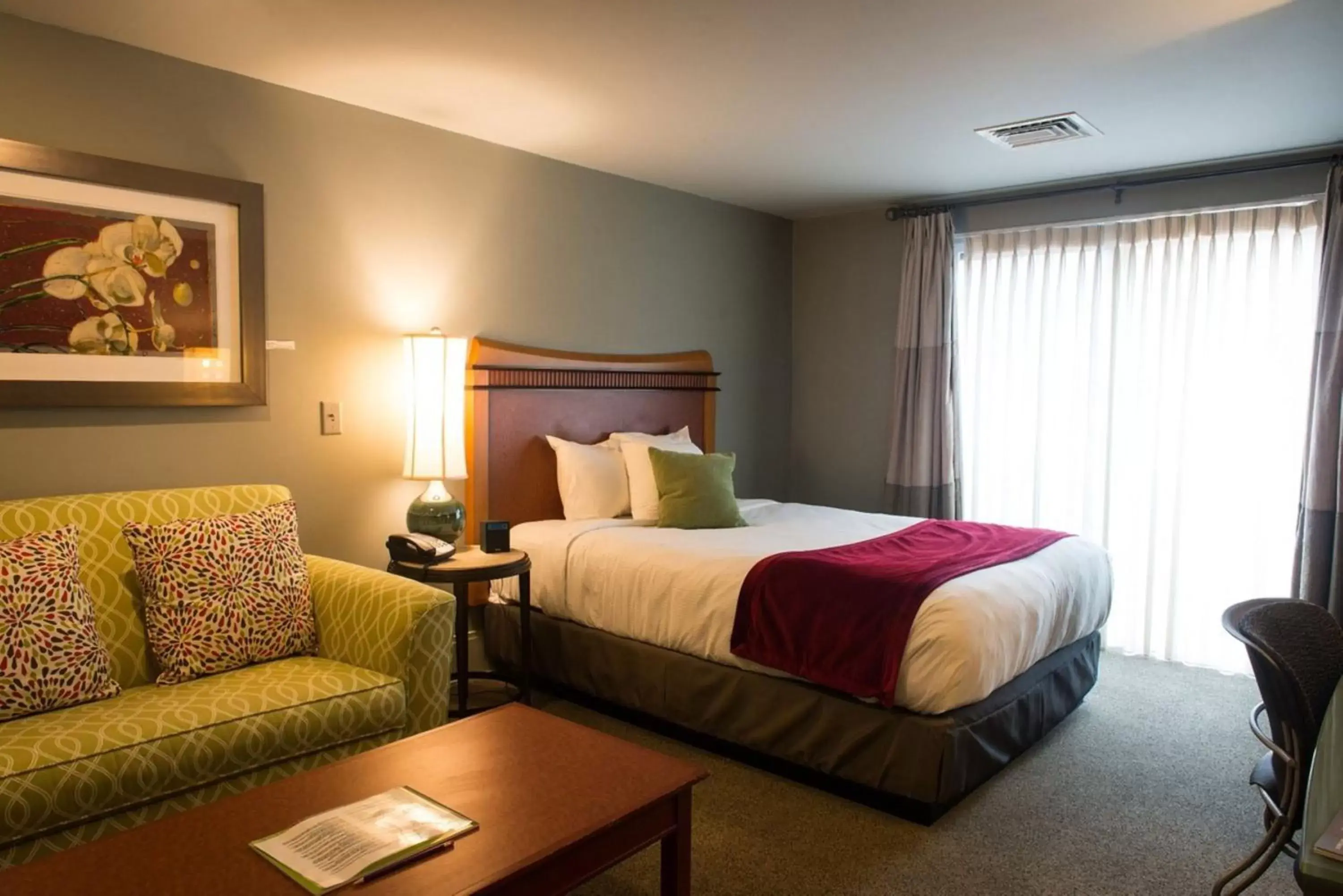 Bedroom, Bed in Lancaster Arts Hotel