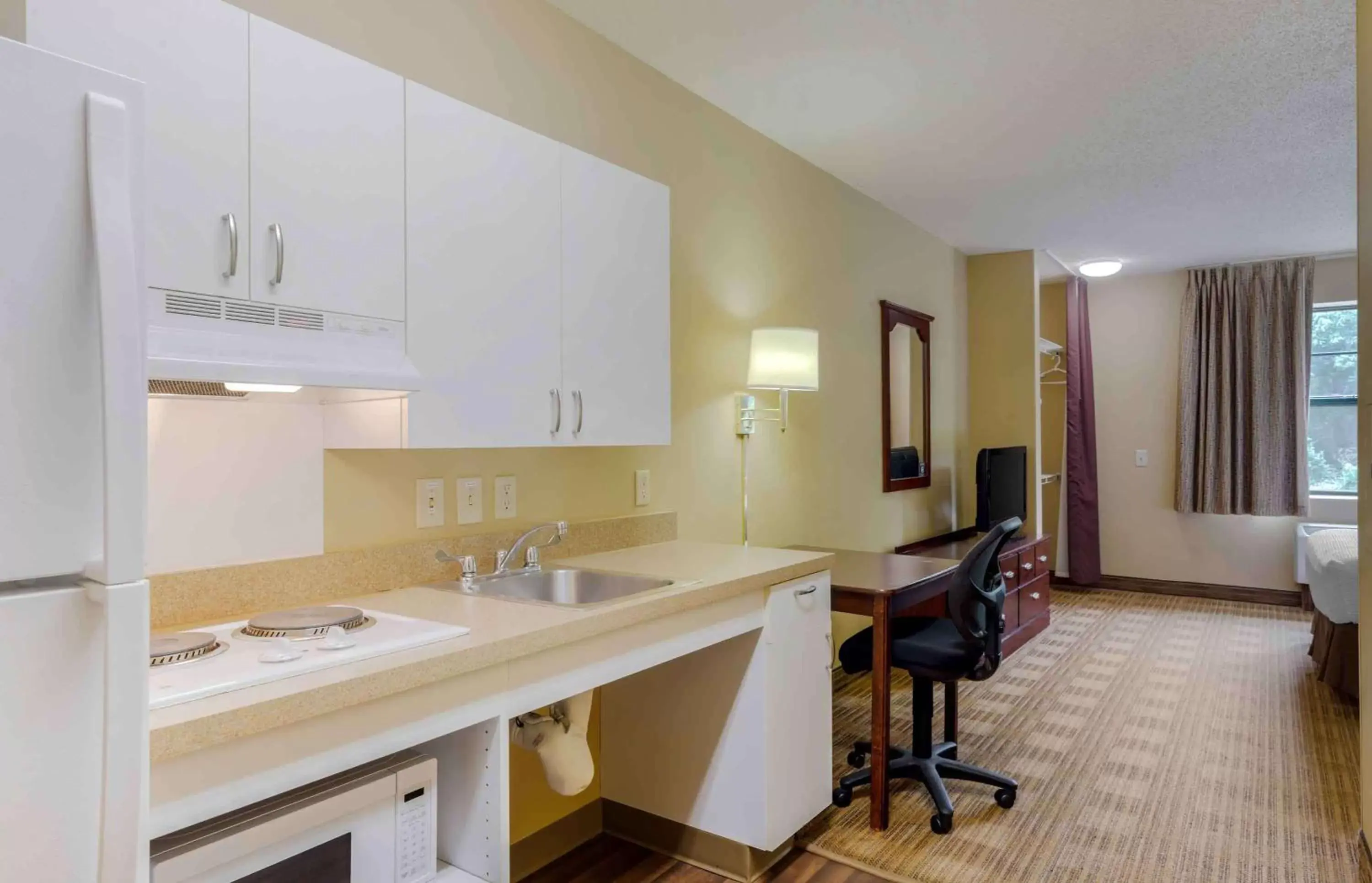 Bedroom, Kitchen/Kitchenette in Extended Stay America - Providence - West Warwick