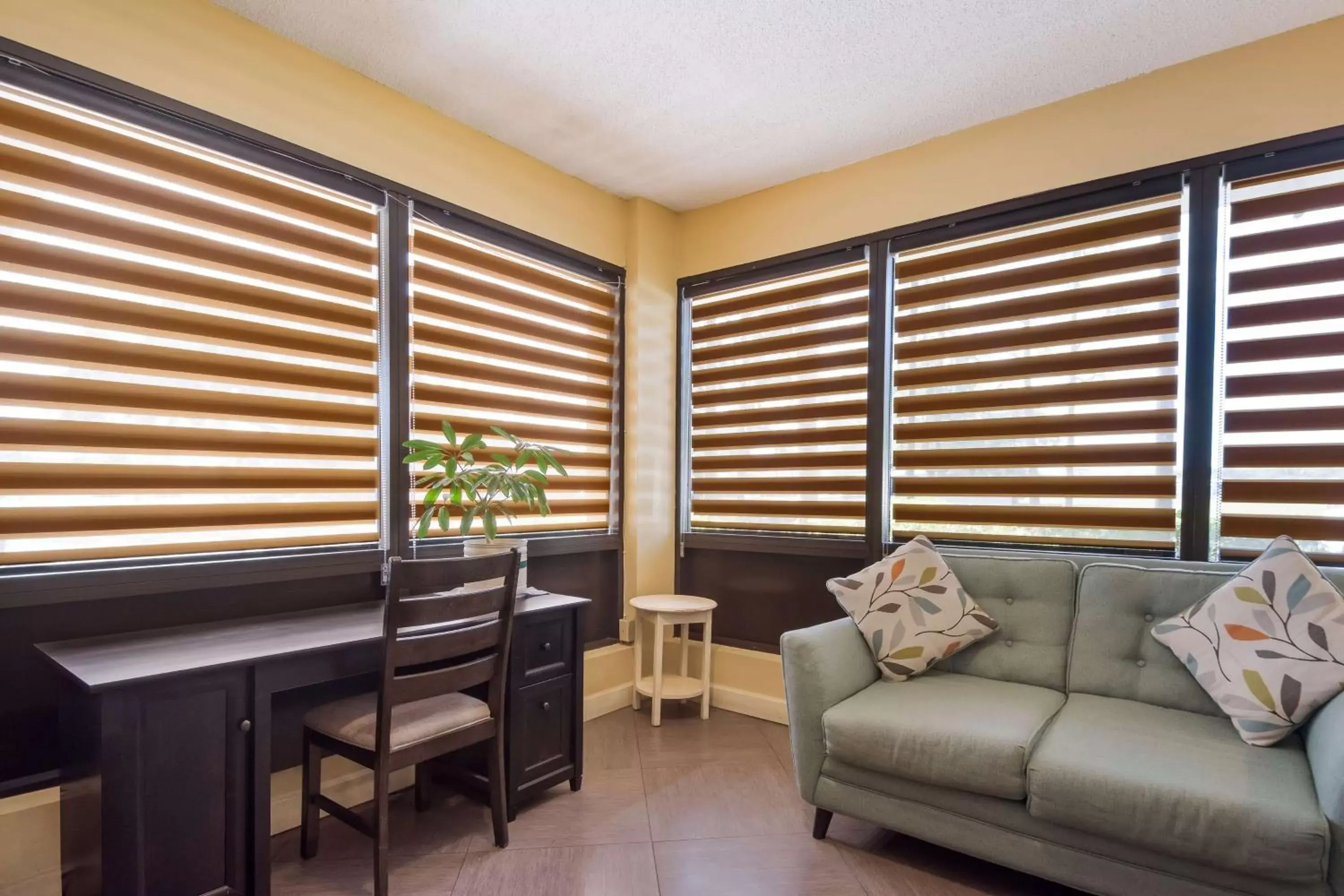 Lobby or reception, Seating Area in SureStay Hotel by Best Western St Pete Clearwater Airport