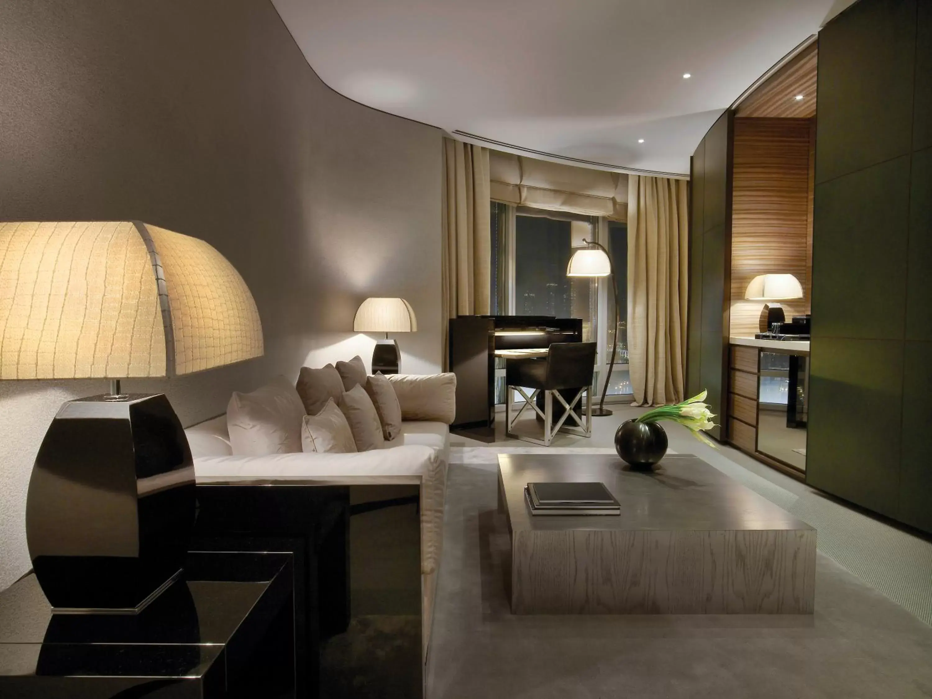 Seating area, Lounge/Bar in Armani Hotel Dubai