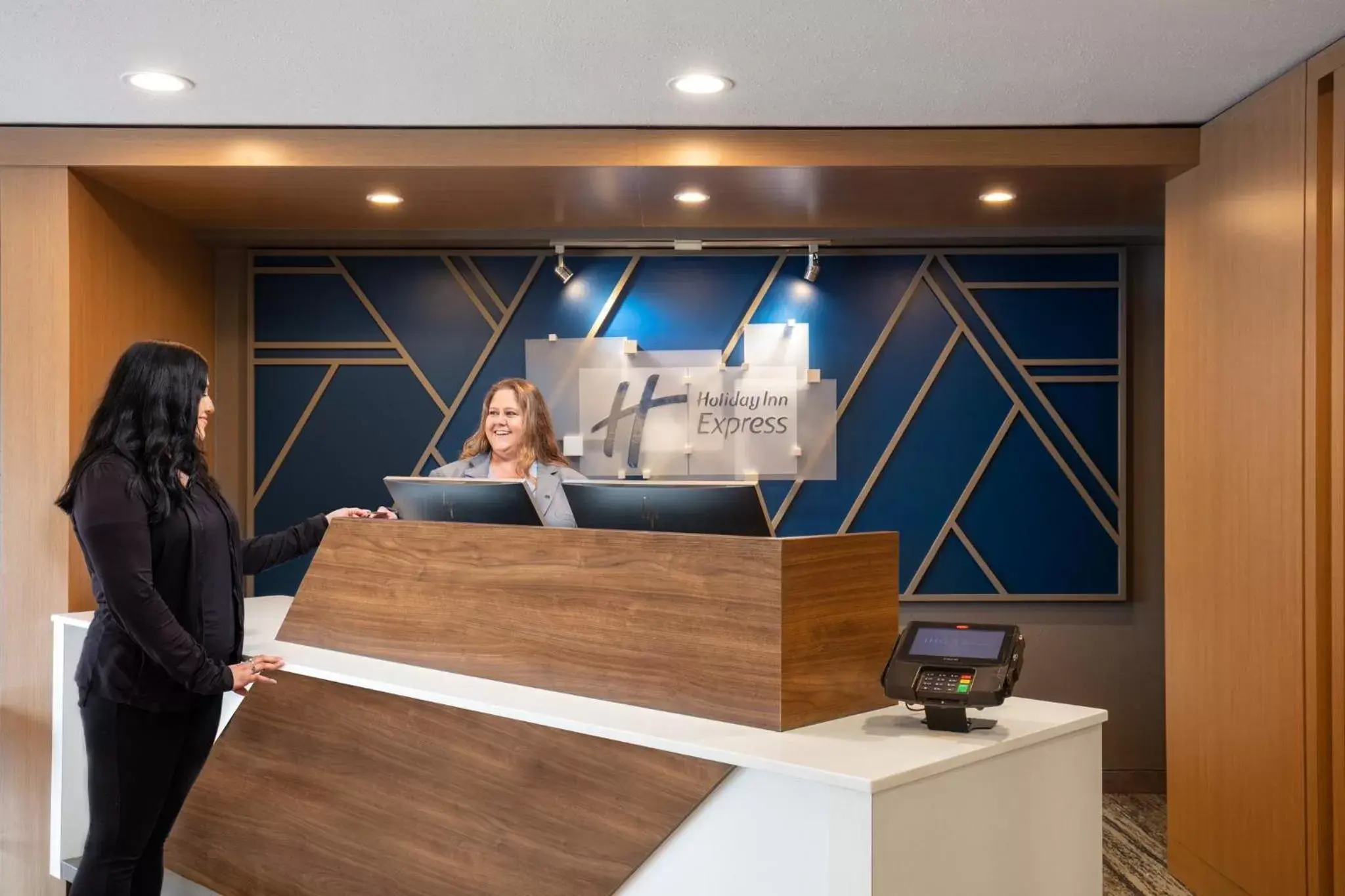 Property building, Lobby/Reception in Holiday Inn Express Bothell, an IHG Hotel