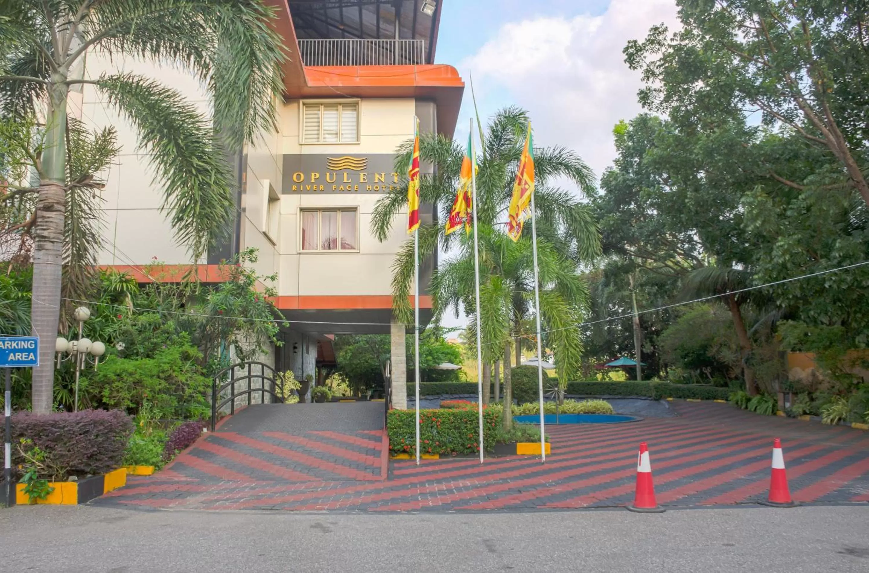 Facade/entrance in Opulent River Face Hotel