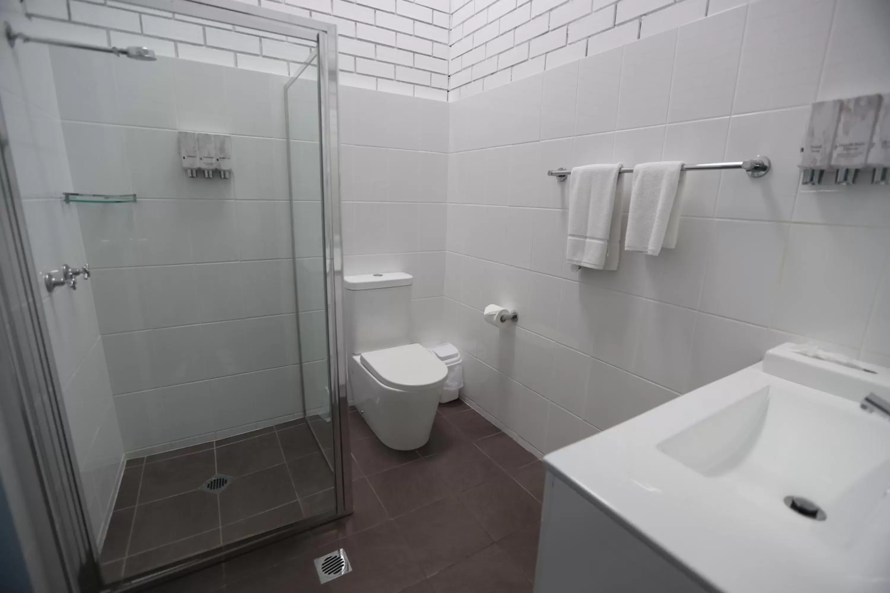 Bathroom in The Town House Motor Inn