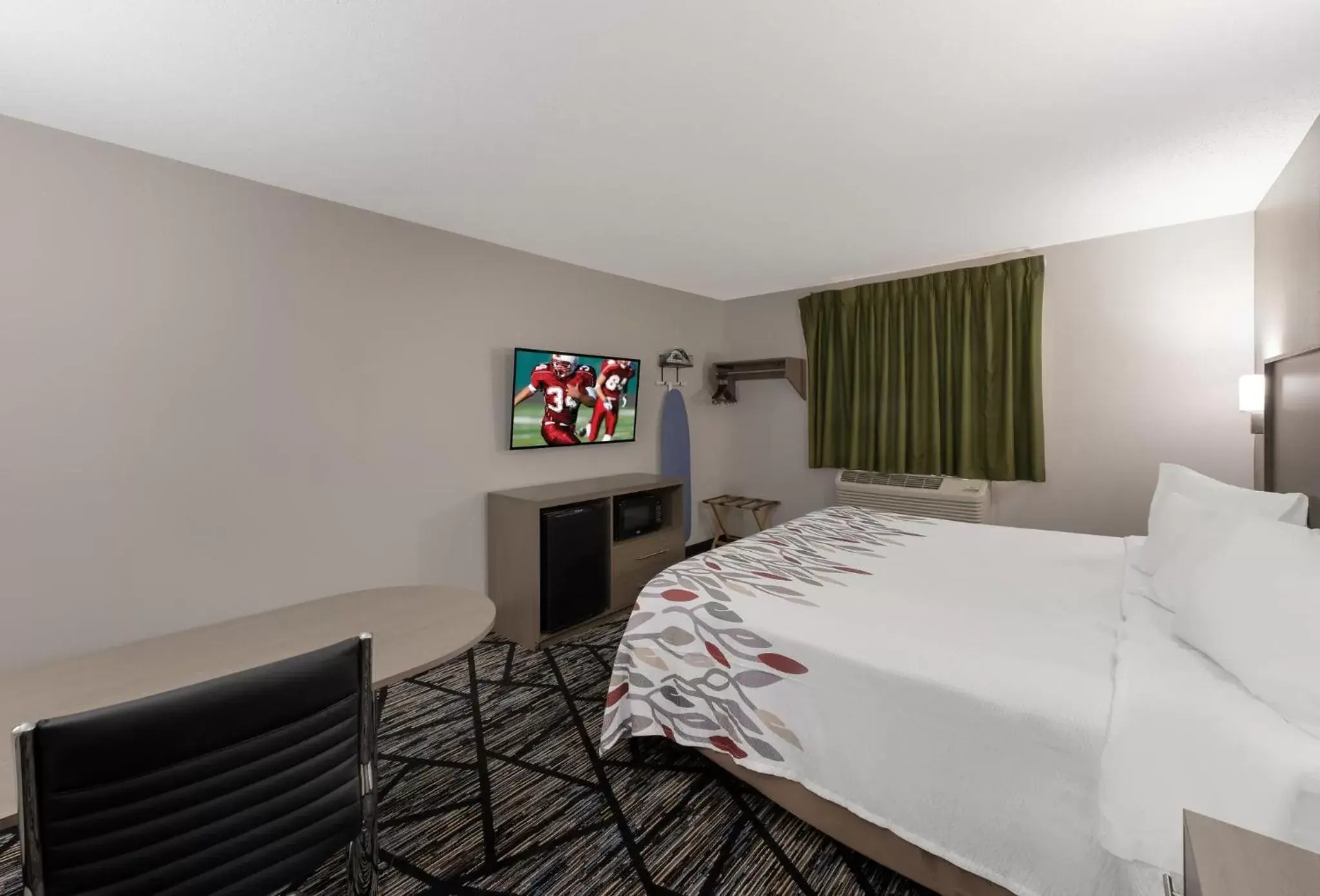 Bedroom, Bed in Red Roof Inn Mansfield Bedroom, Bed in Red Roof Inn Mansfield