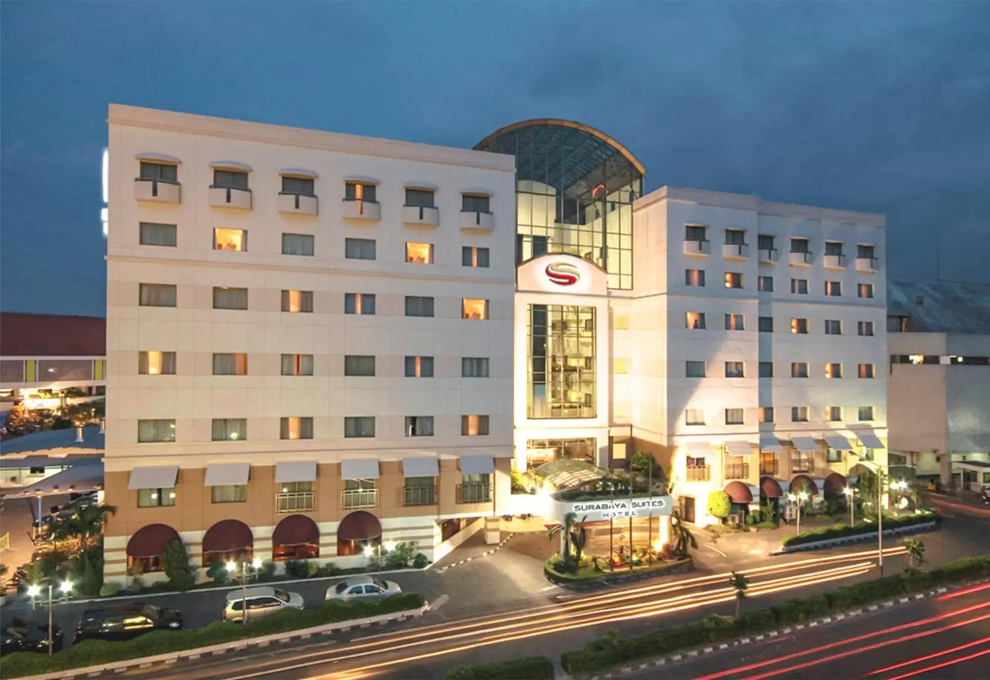 Property building in Surabaya Suites Hotel Powered by Archipelago Property building in Surabaya Suites Hotel Powered by Archipelago