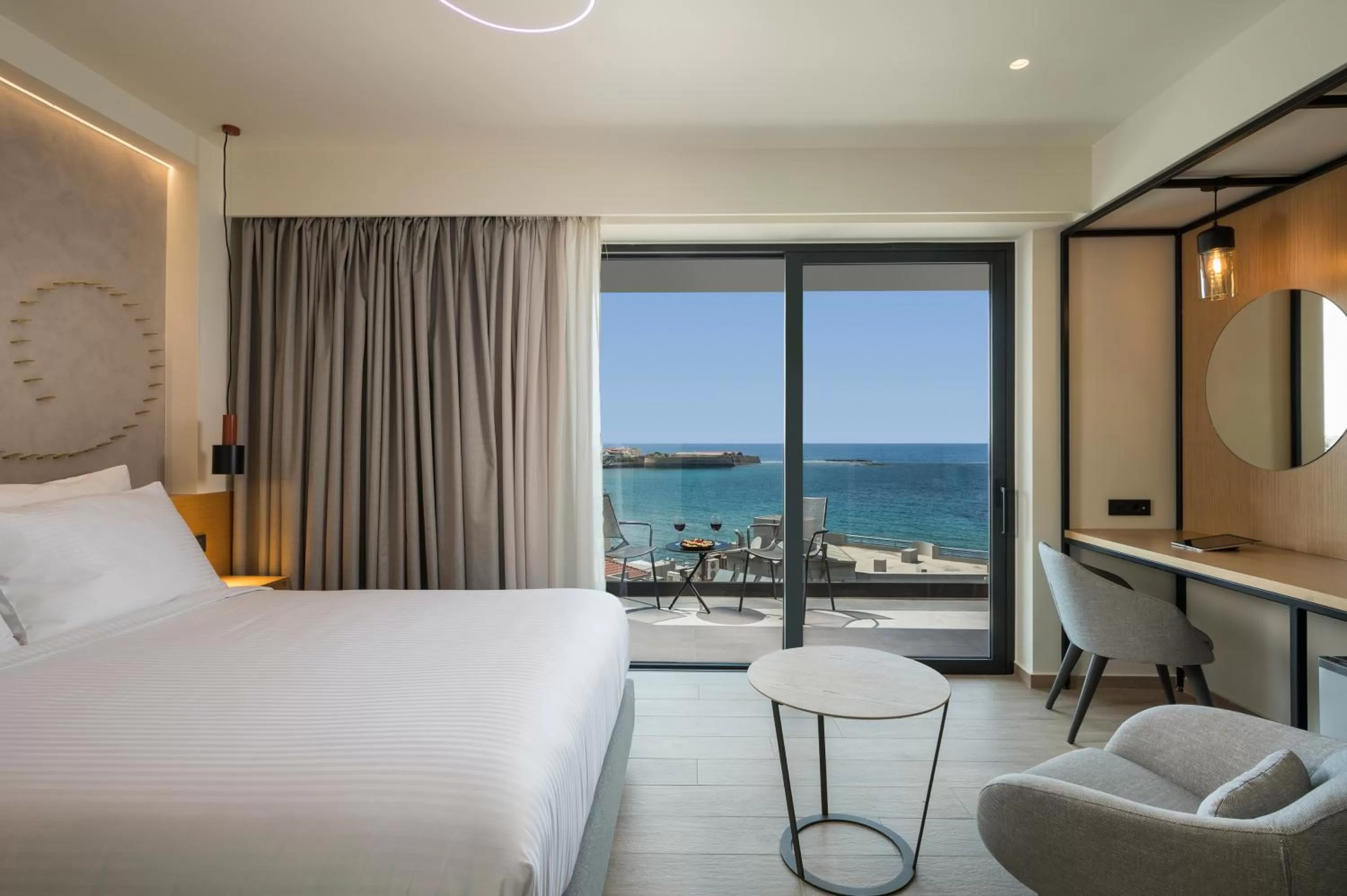 Photo of the whole room, Bed in Hyperion City Hotel & Spa