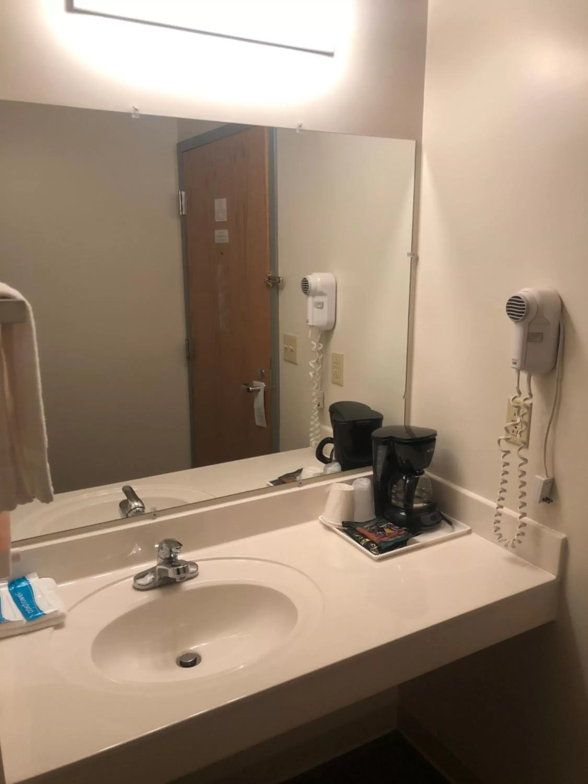 Bathroom in Simple Rewards inn