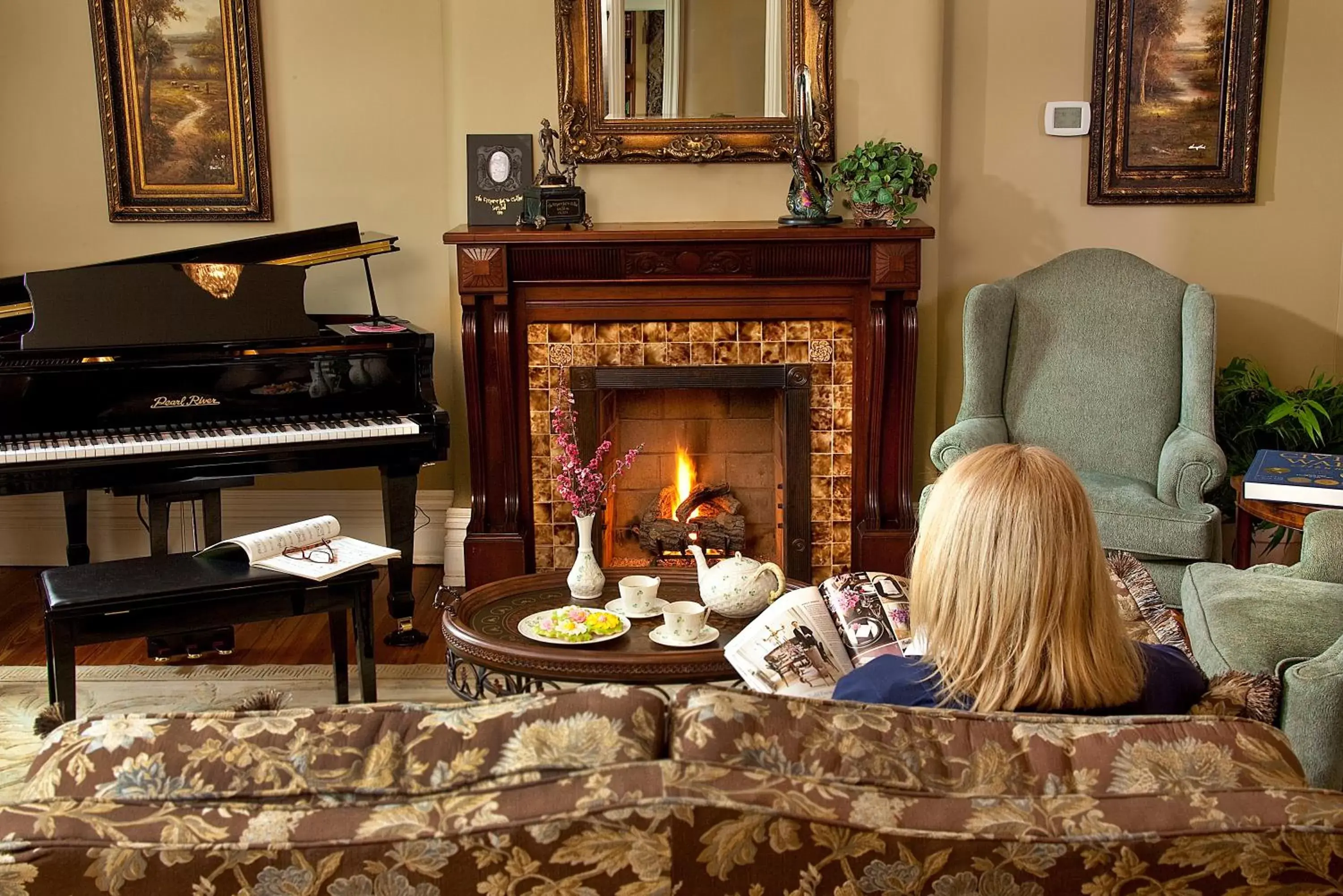 Living room in Riverside Inn Bed and Breakfast