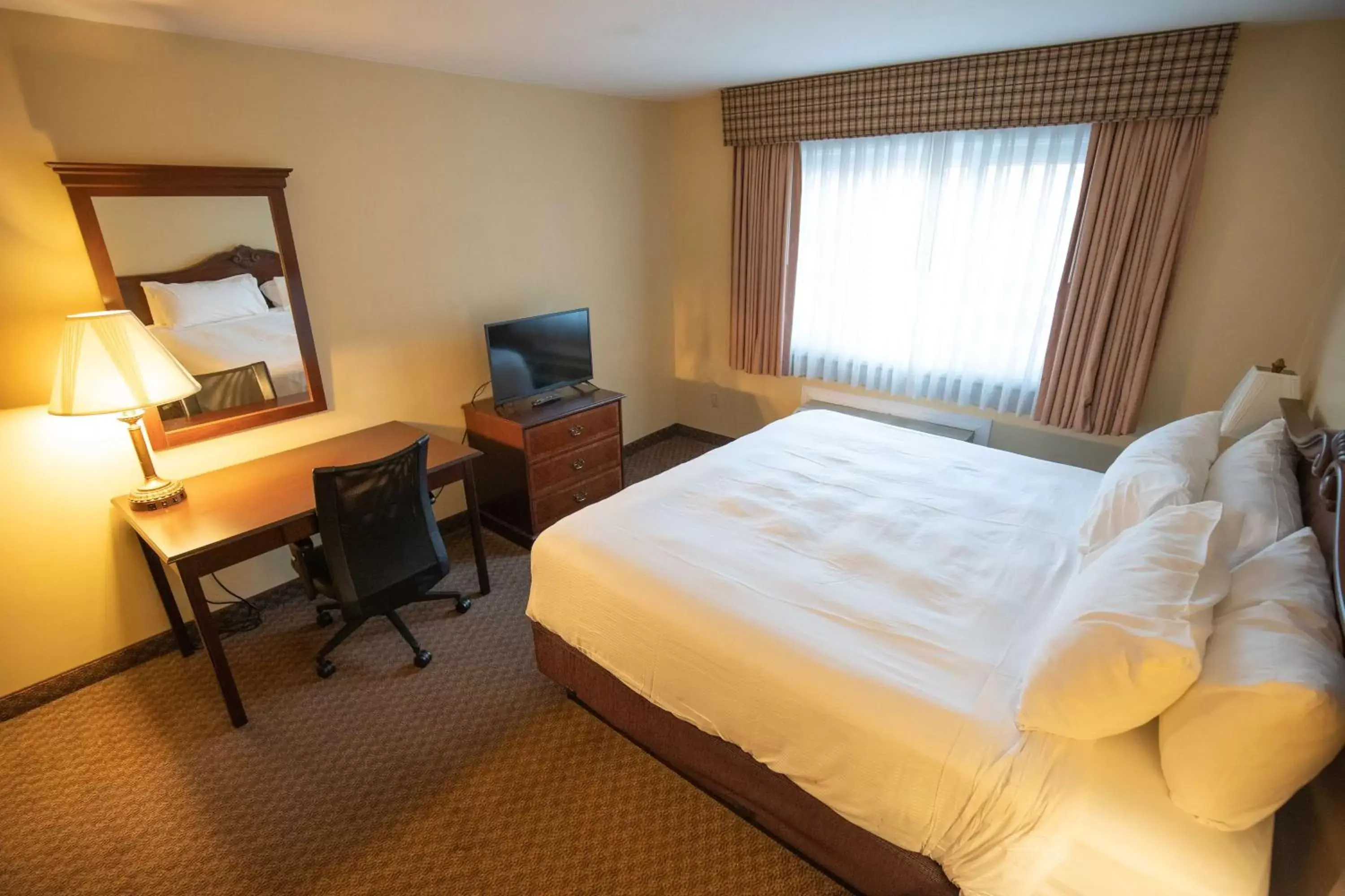 Bedroom, Bed in Best Western of Lake George