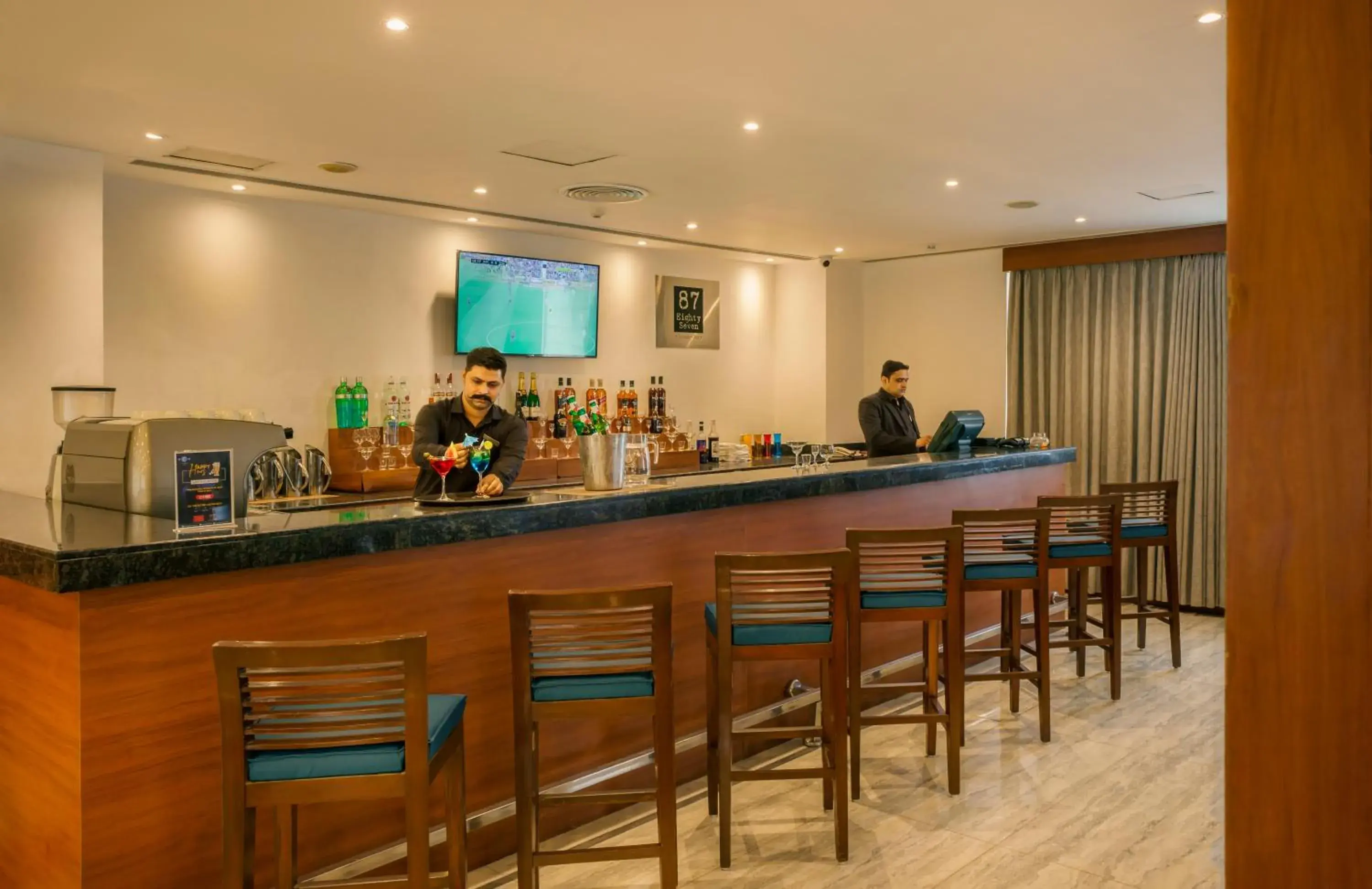 Restaurant/places to eat in Caspia Hotel New Delhi