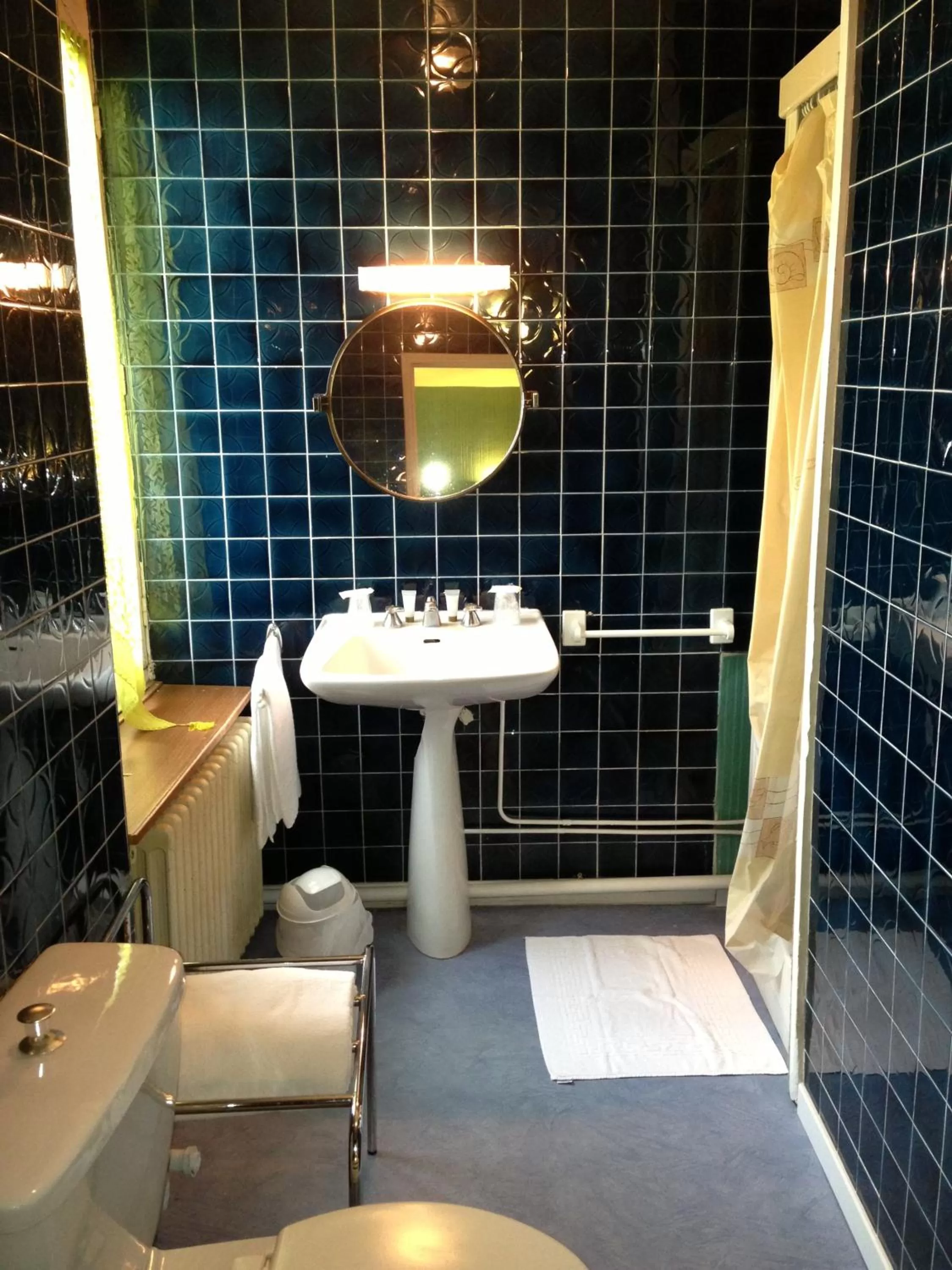 Bathroom in Hotel du Rempart