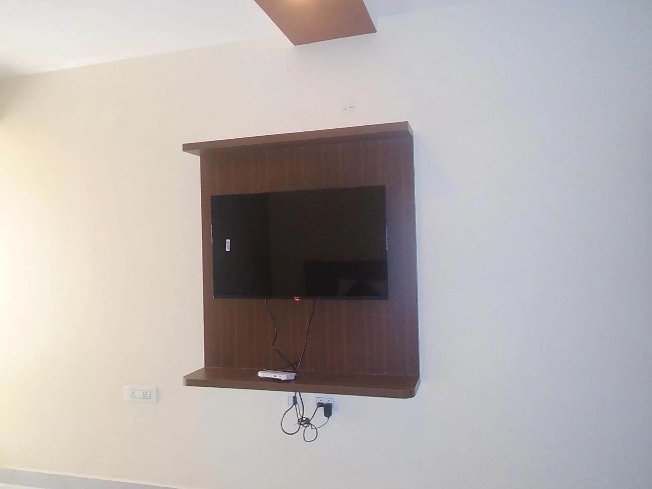 TV and multimedia, TV/Entertainment Center in SV Dreamstay near Kempegowda International Airport