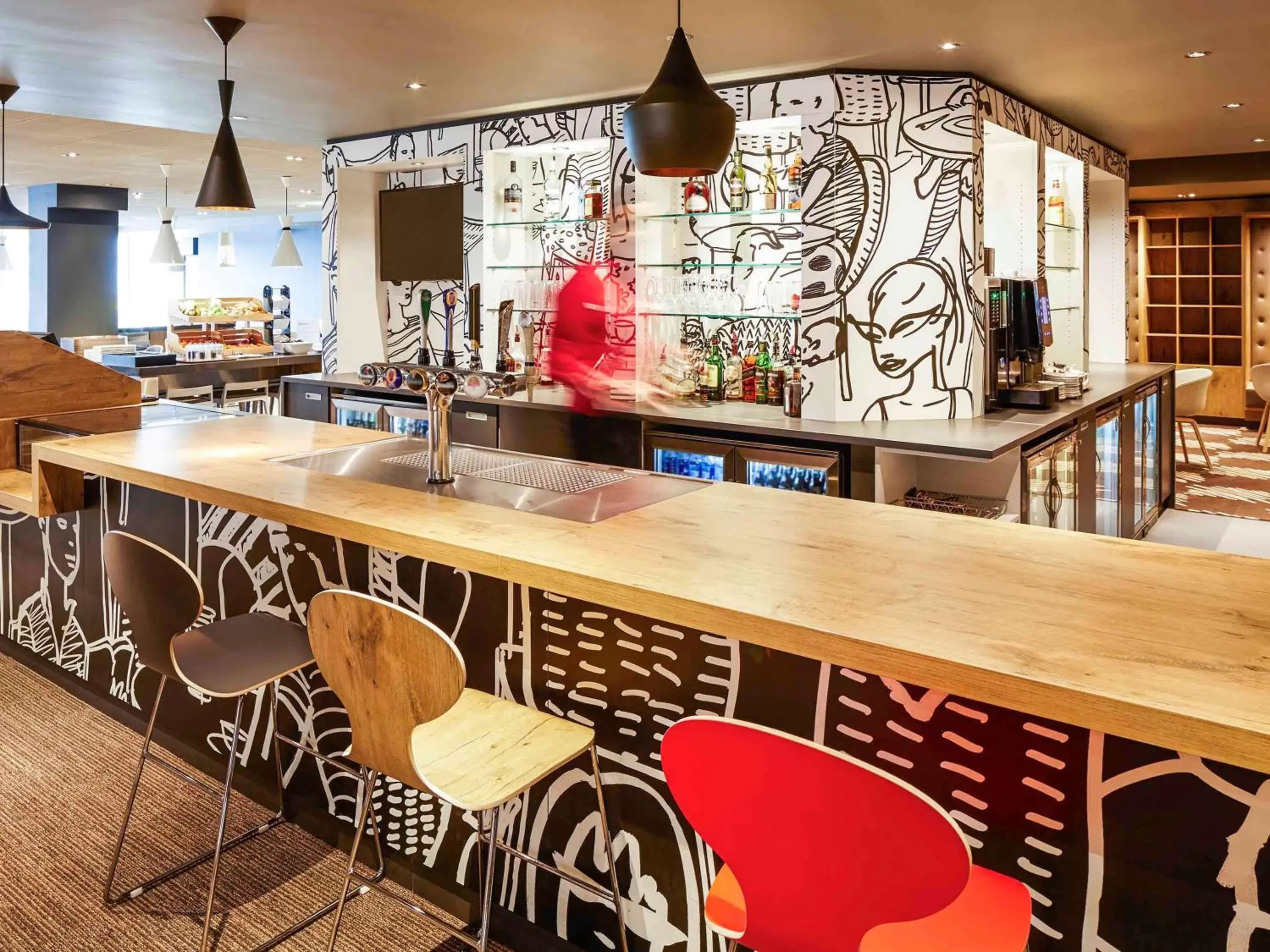 Restaurant/places to eat, Lounge/Bar in ibis London Heathrow Airport
