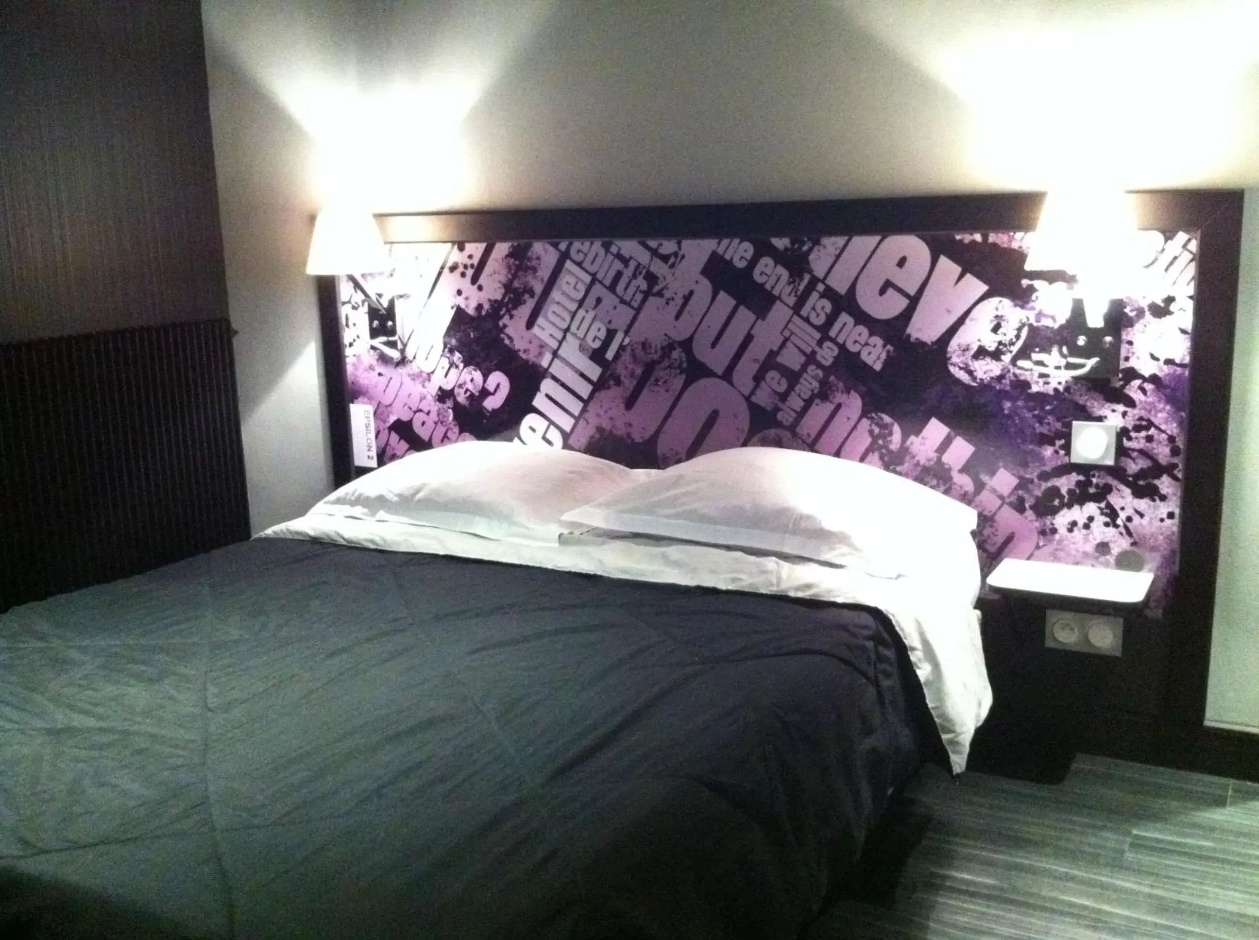 Bed in Café Hôtel de l'Avenir Bed in Café Hôtel de l'Avenir