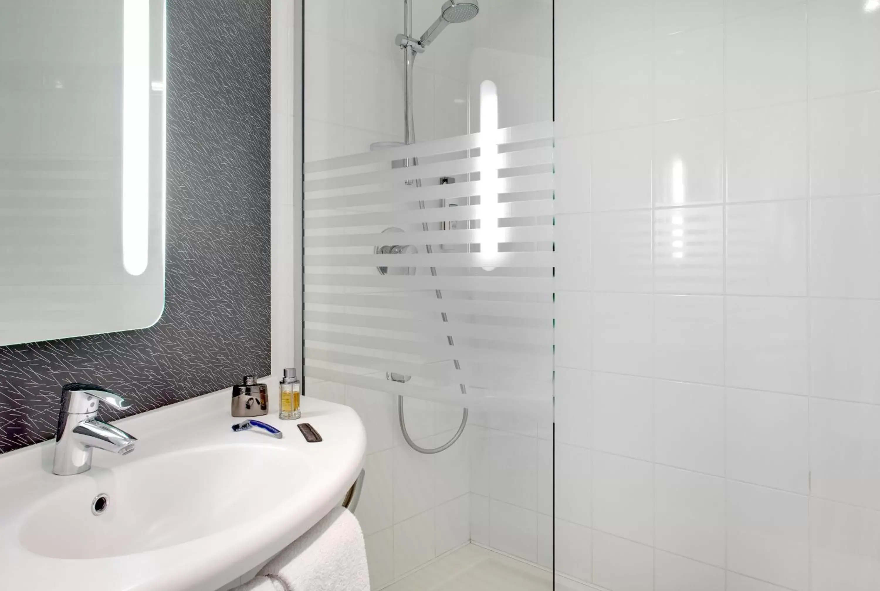 Shower, Bathroom in ibis Montceau les Mines