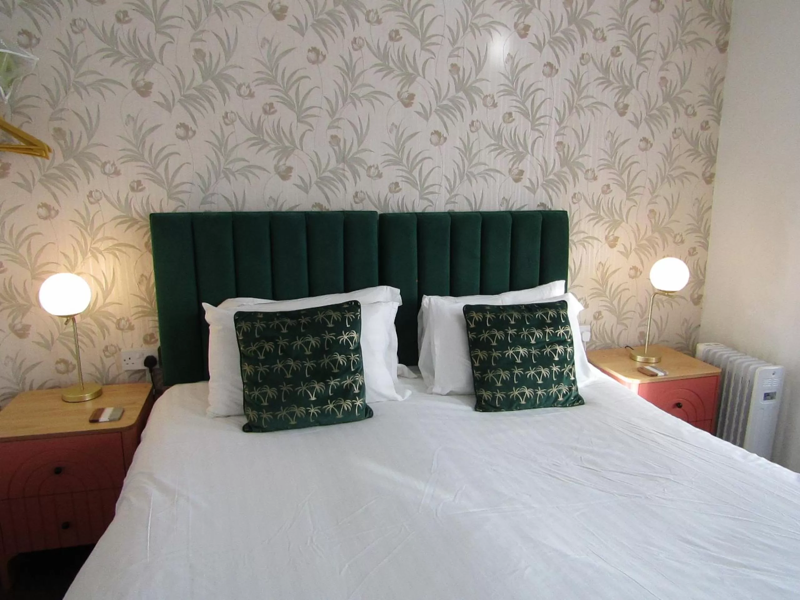 Bedroom, Bed in The Scala Hotel