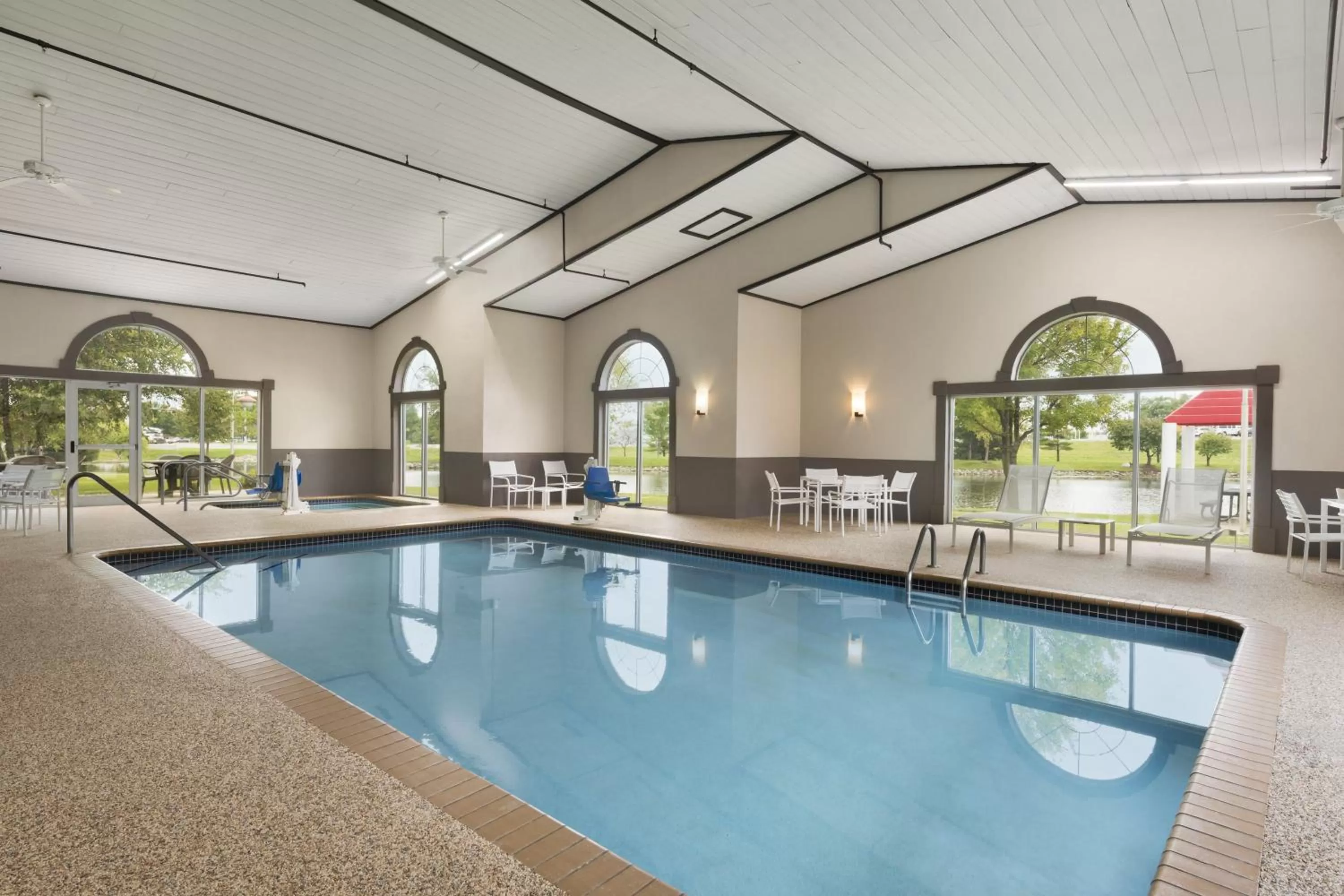 Swimming pool in Country Inn & Suites by Radisson, Ankeny, IA