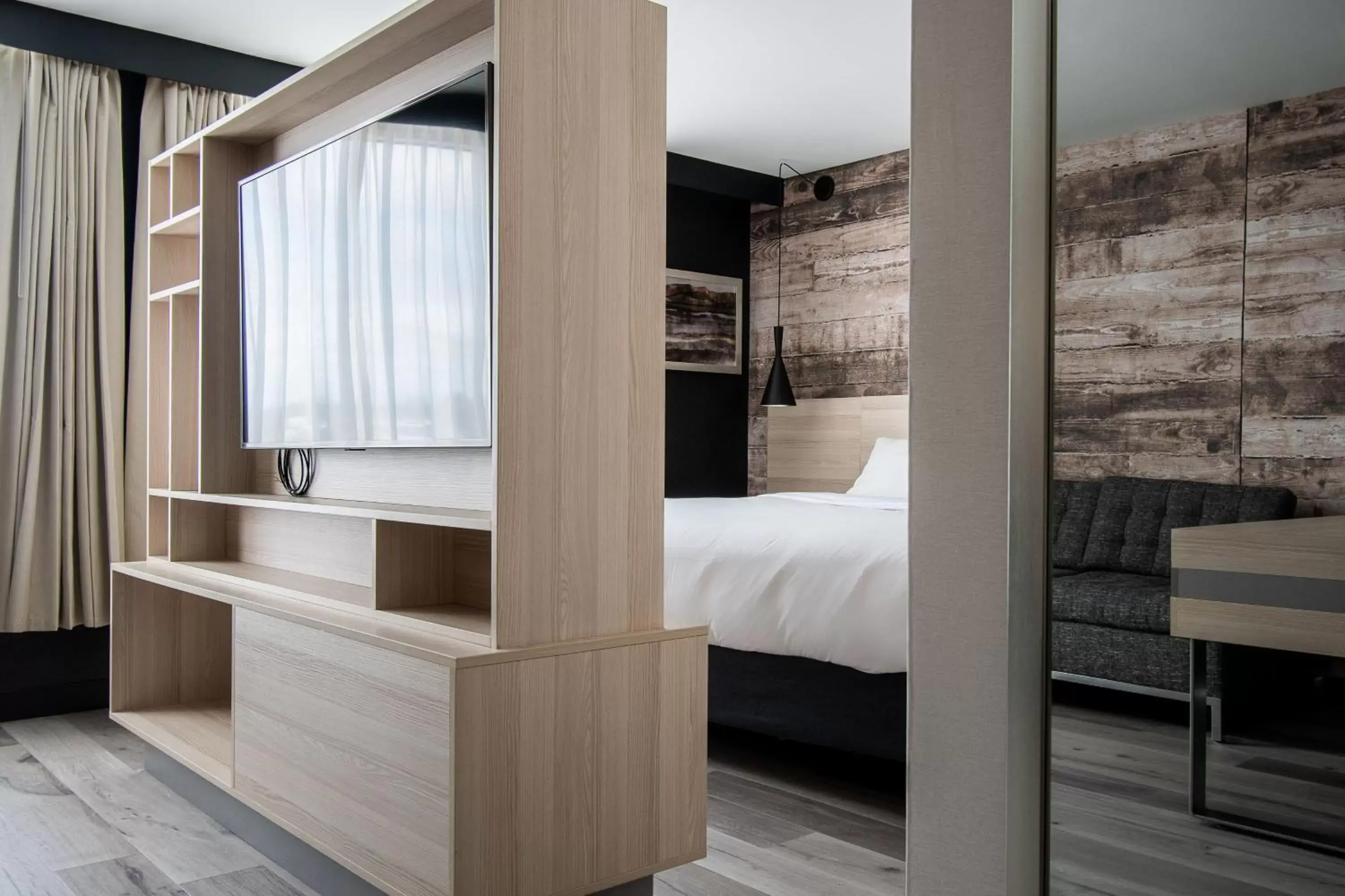 Bedroom, Bed in Delta Hotels by Marriott Sherbrooke Conference Centre