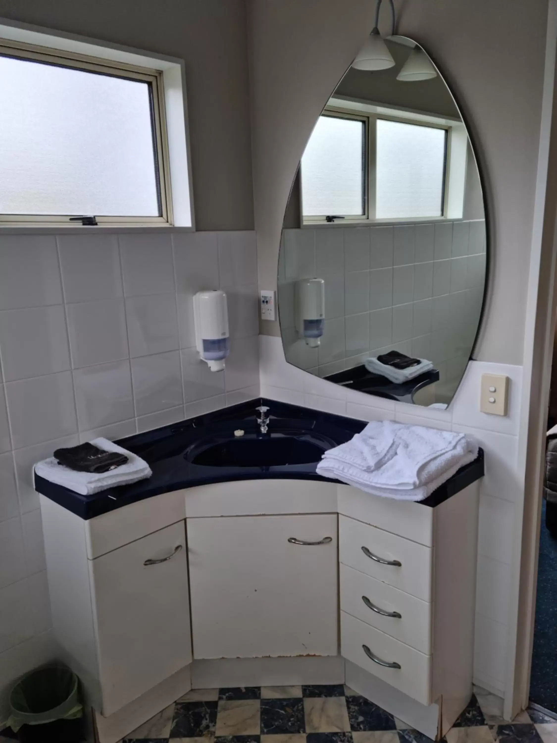 Bathroom, Kitchen/Kitchenette in Paroa Hotel