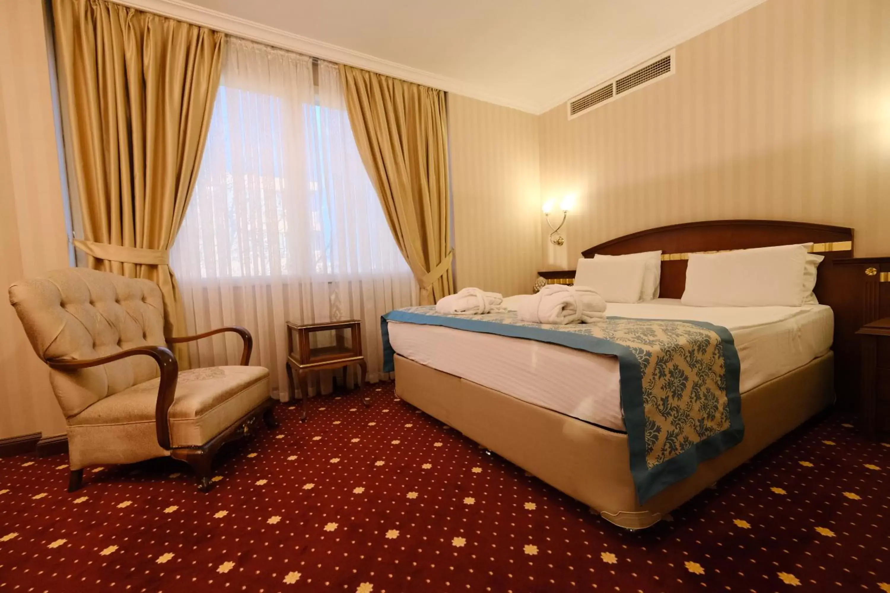 Bedroom, Bed in Akar International Hotel