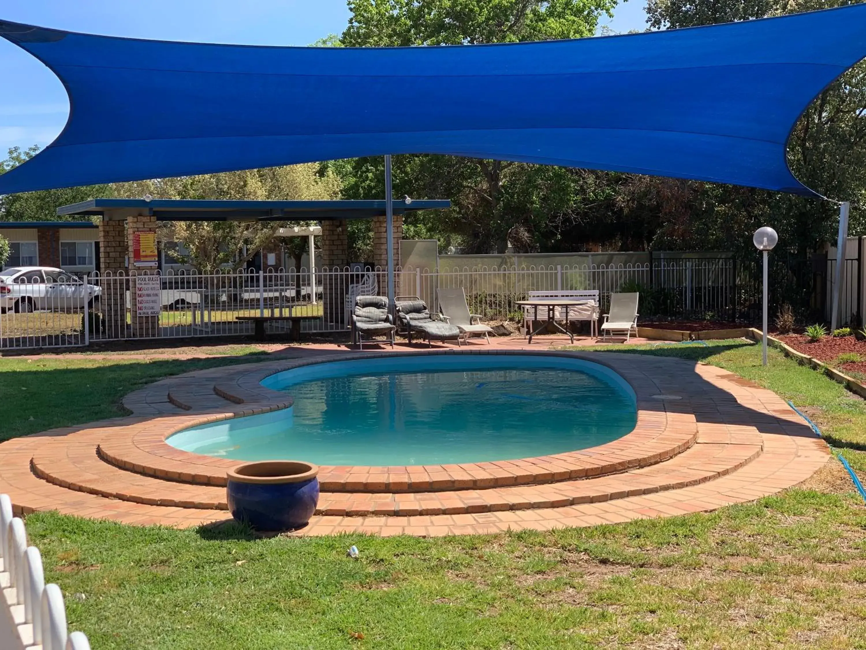 Swimming Pool in Orana Windmill Motel