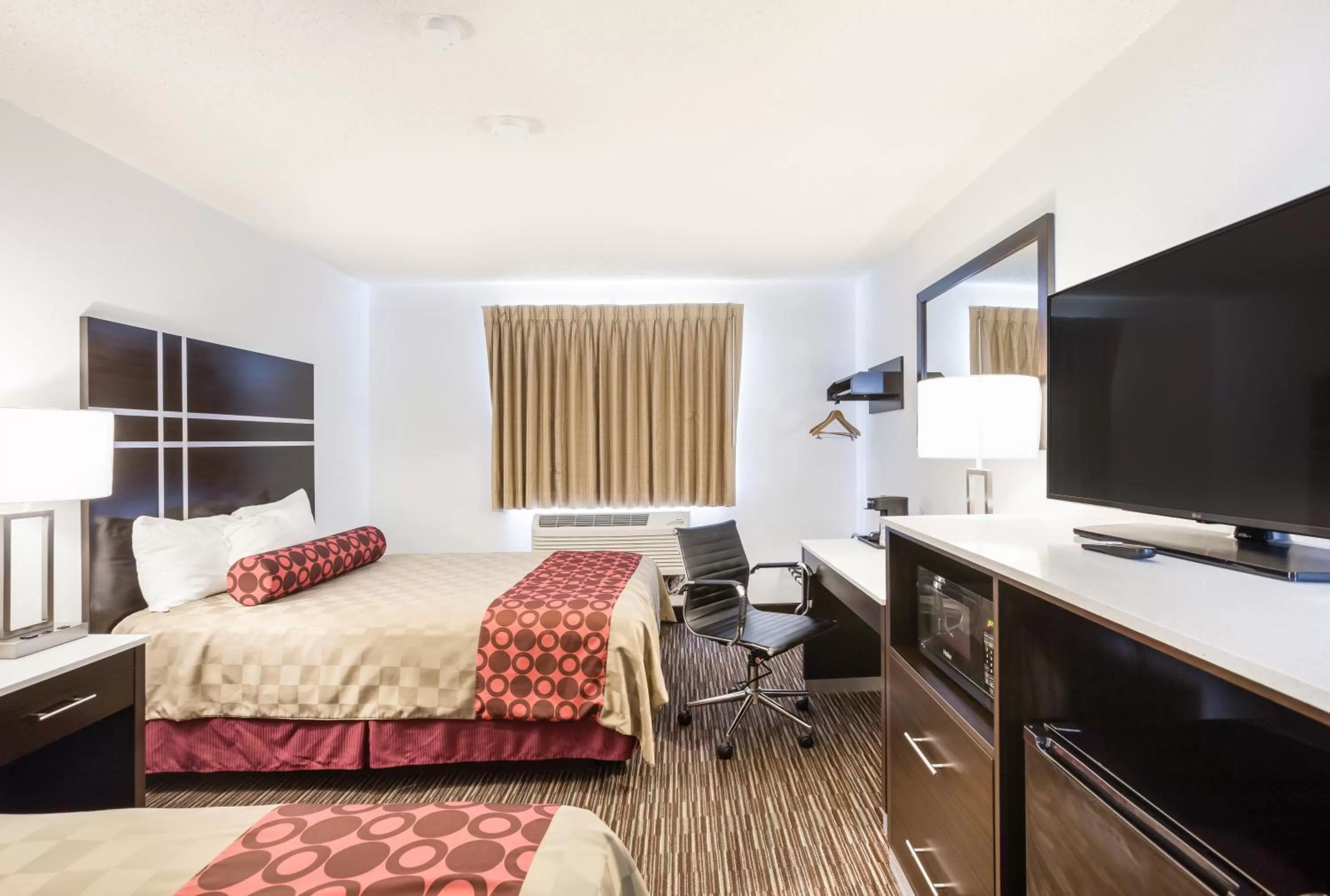 Photo of the whole room, Bed in Americas Best Value Inn Charlotte