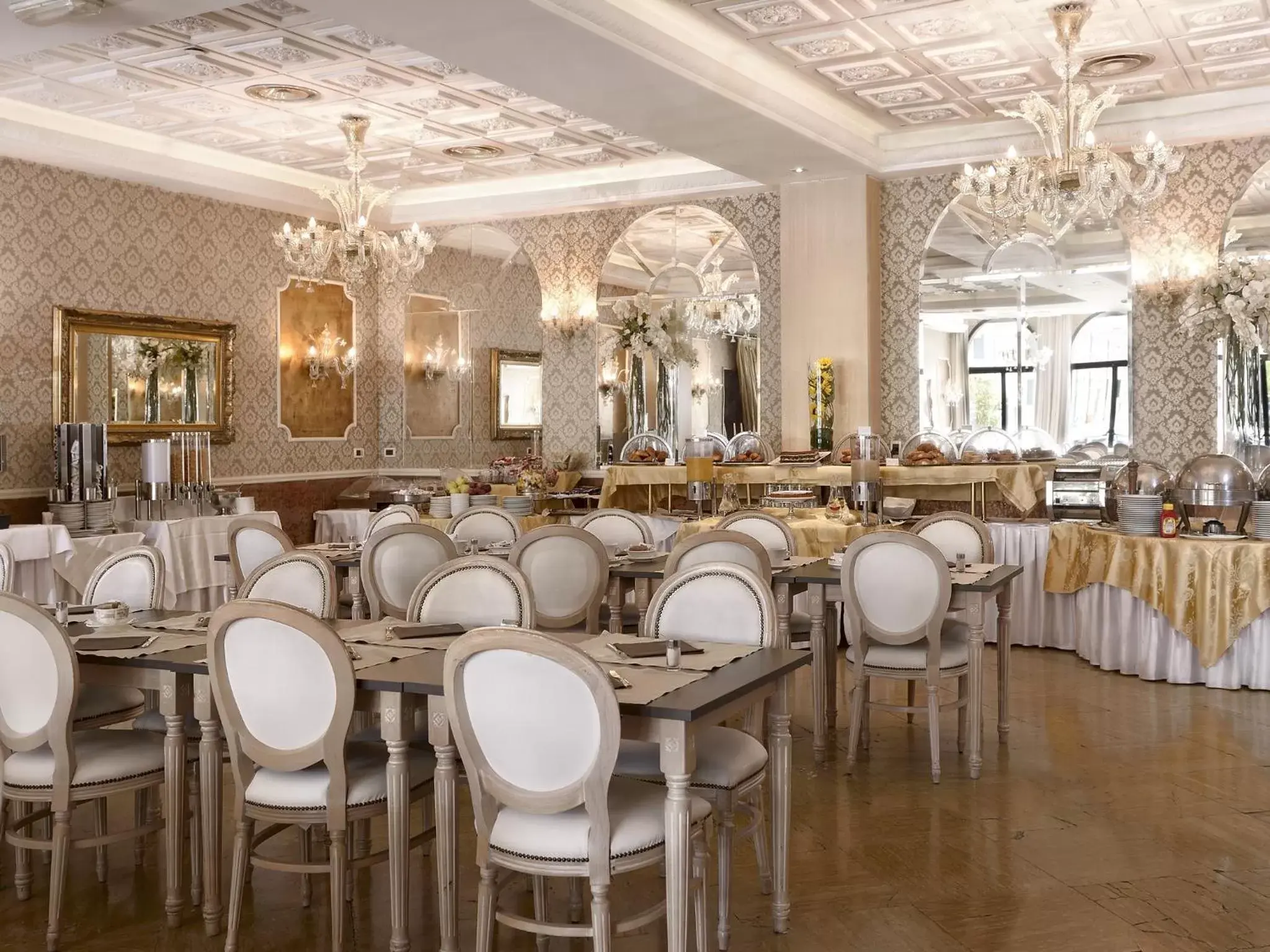 Restaurant/Places to Eat in Hotel Principe