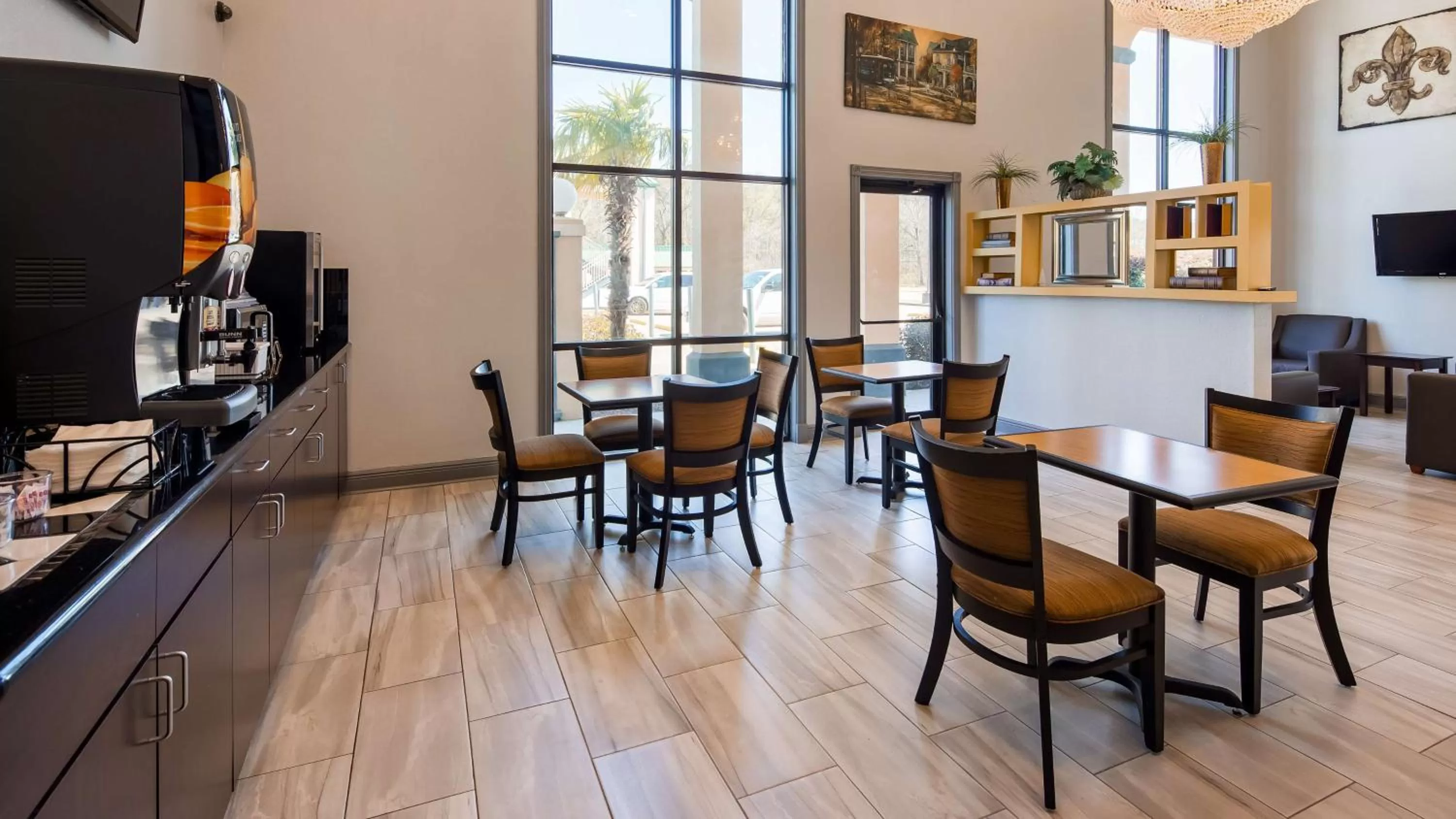 Restaurant/places to eat in SureStay Plus Hotel by Best Western Hammond