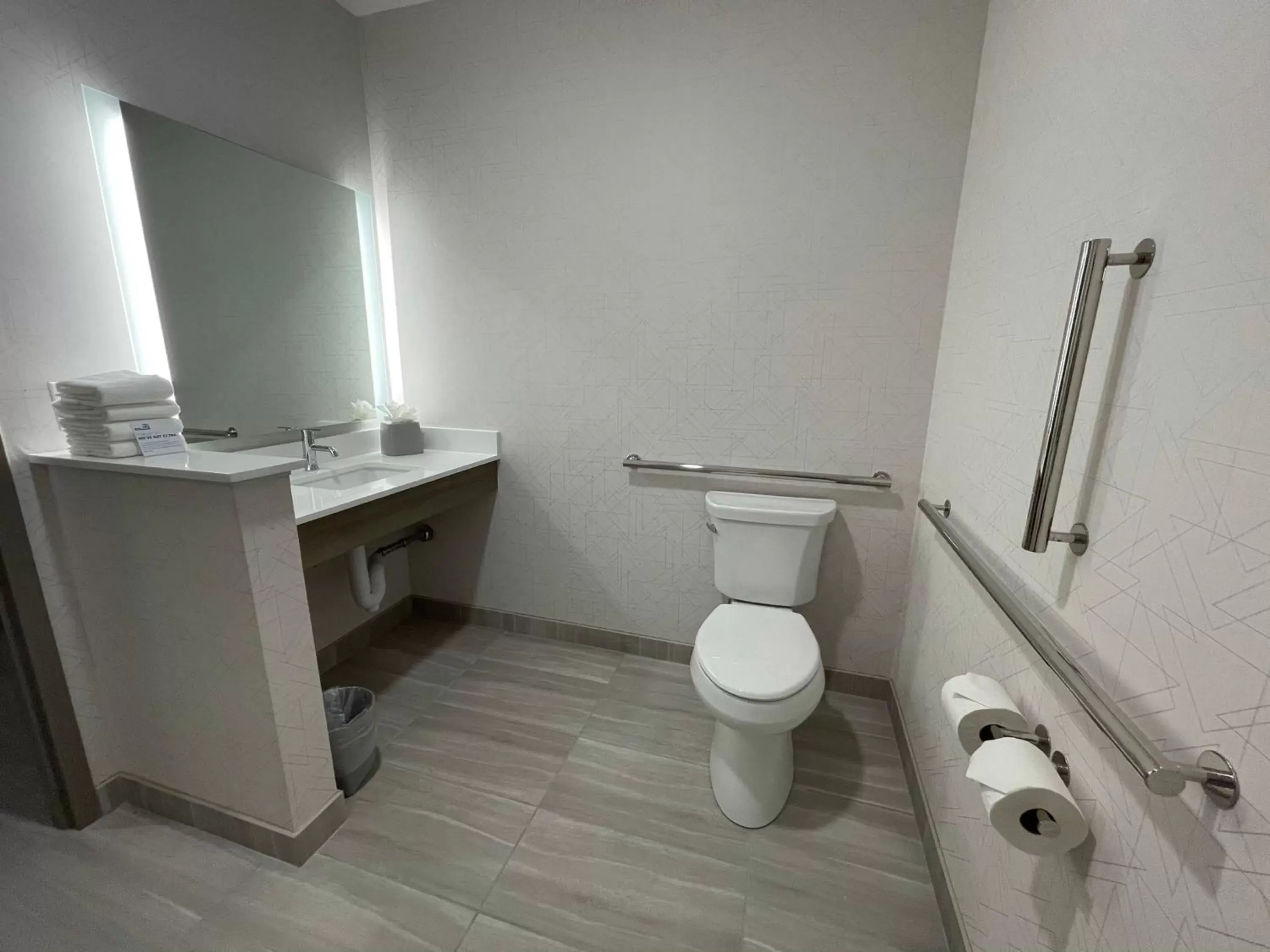 Photo of the whole room, Bathroom in Holiday Inn Express & Suites - Ft. Smith - Airport, an IHG Hotel