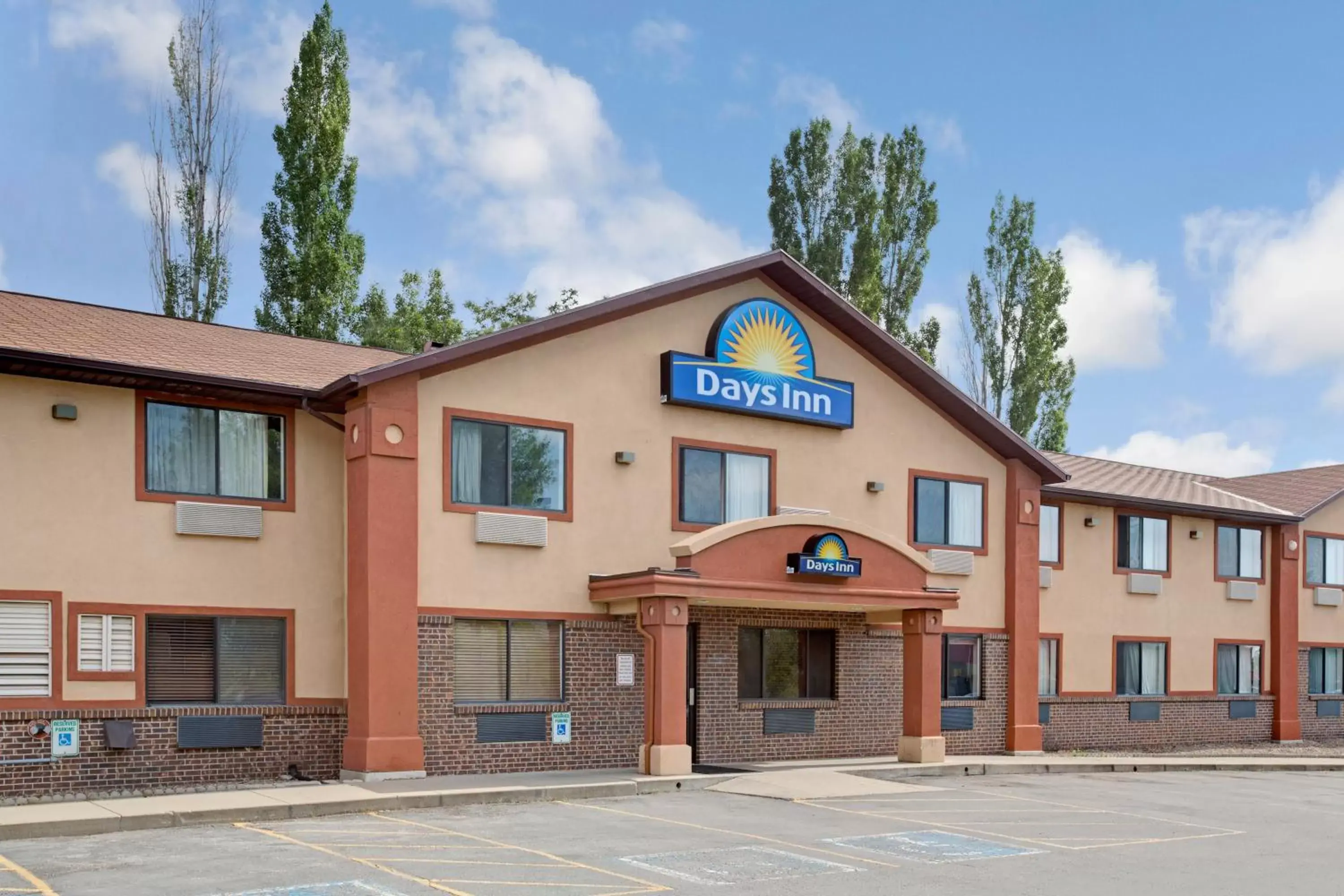 Facade/entrance, Property Building in Days Inn by Wyndham Clearfield