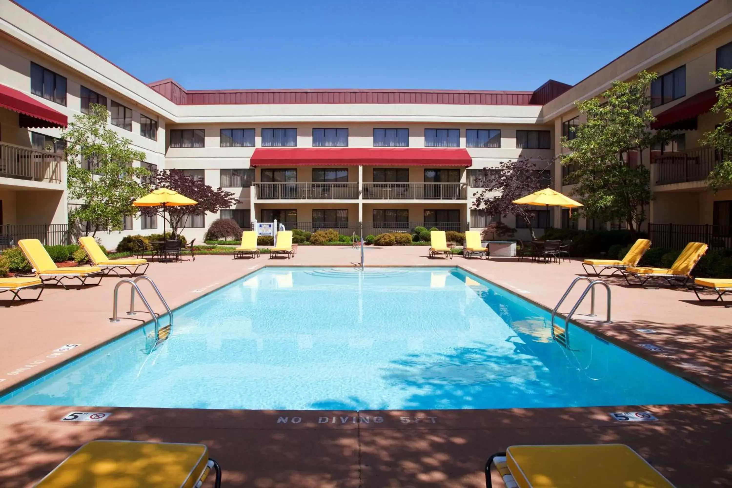 Pool view, Swimming Pool in DoubleTree Suites by Hilton Hotel Cincinnati - Blue Ash