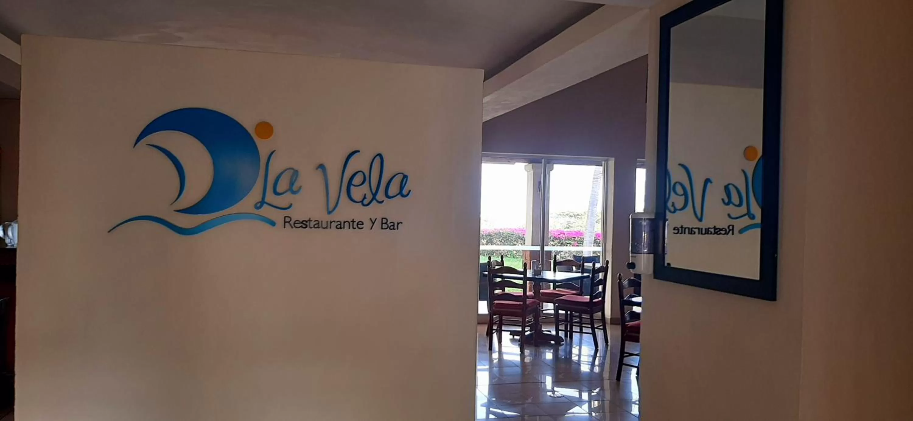 Restaurant/places to eat in Comfort Inn Real La Union