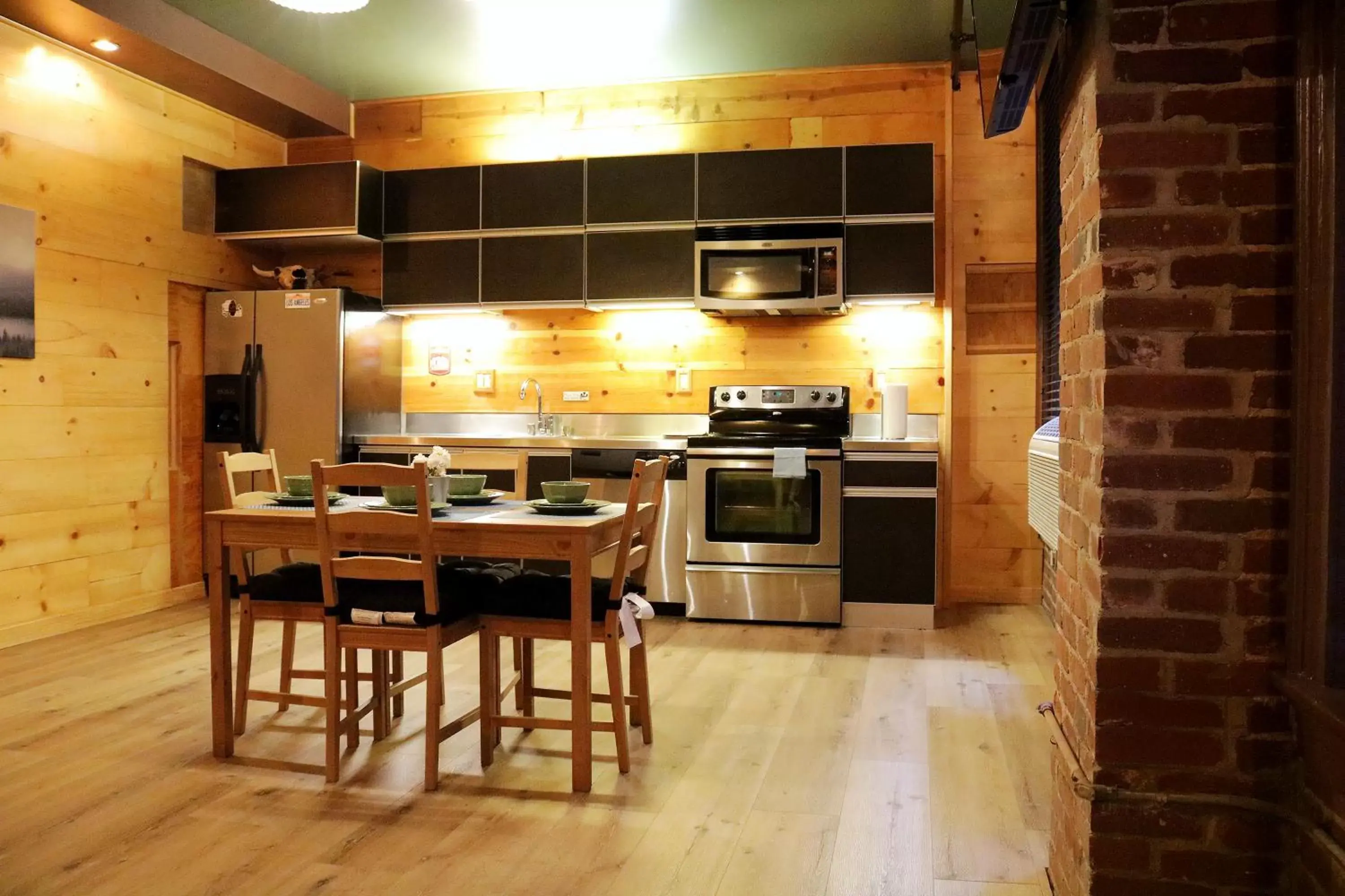 Kitchen or kitchenette, Kitchen/Kitchenette in The Haas Suites