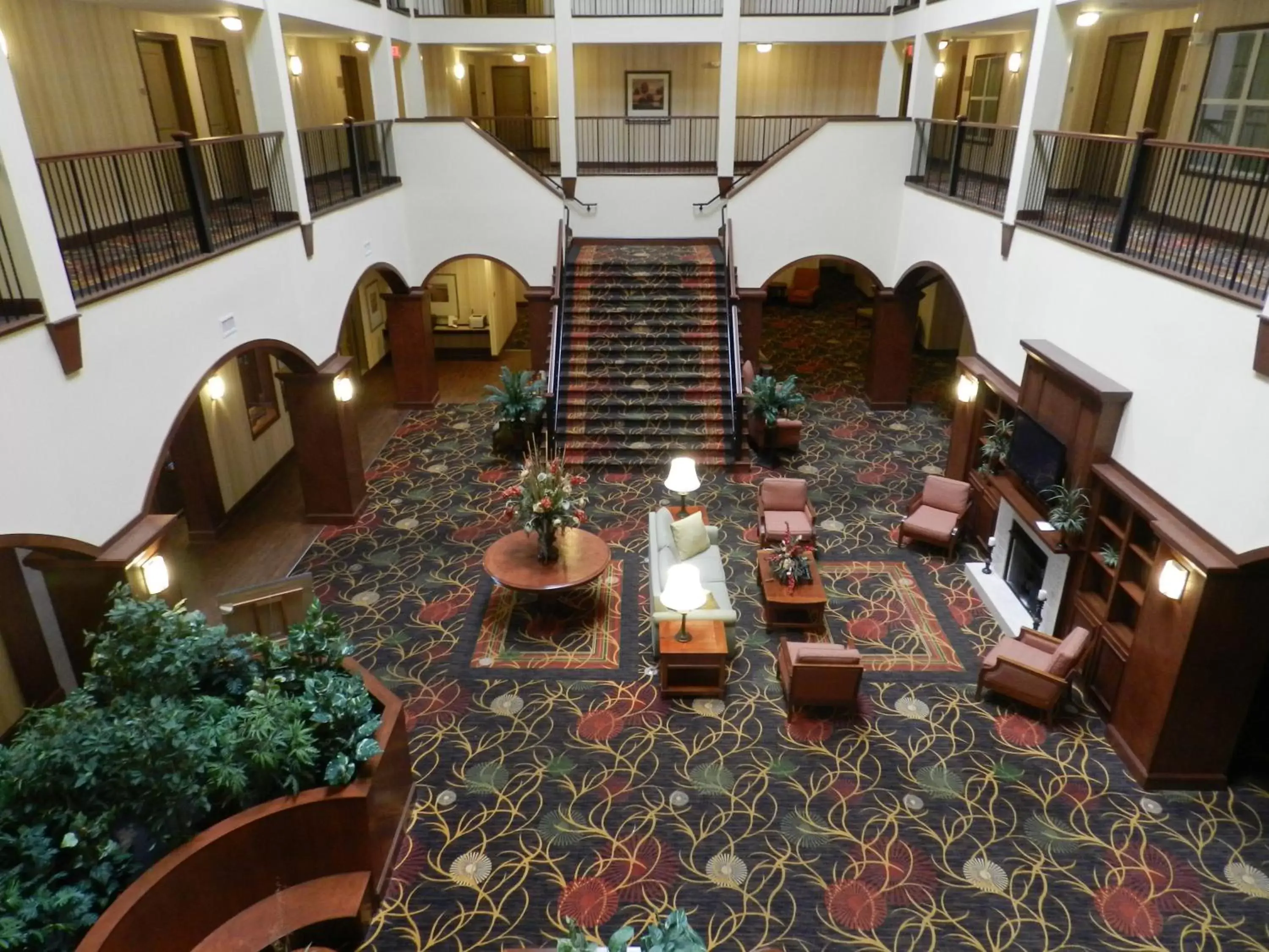 Communal lounge/ TV room in Country Inn & Suites by Radisson, Braselton, GA