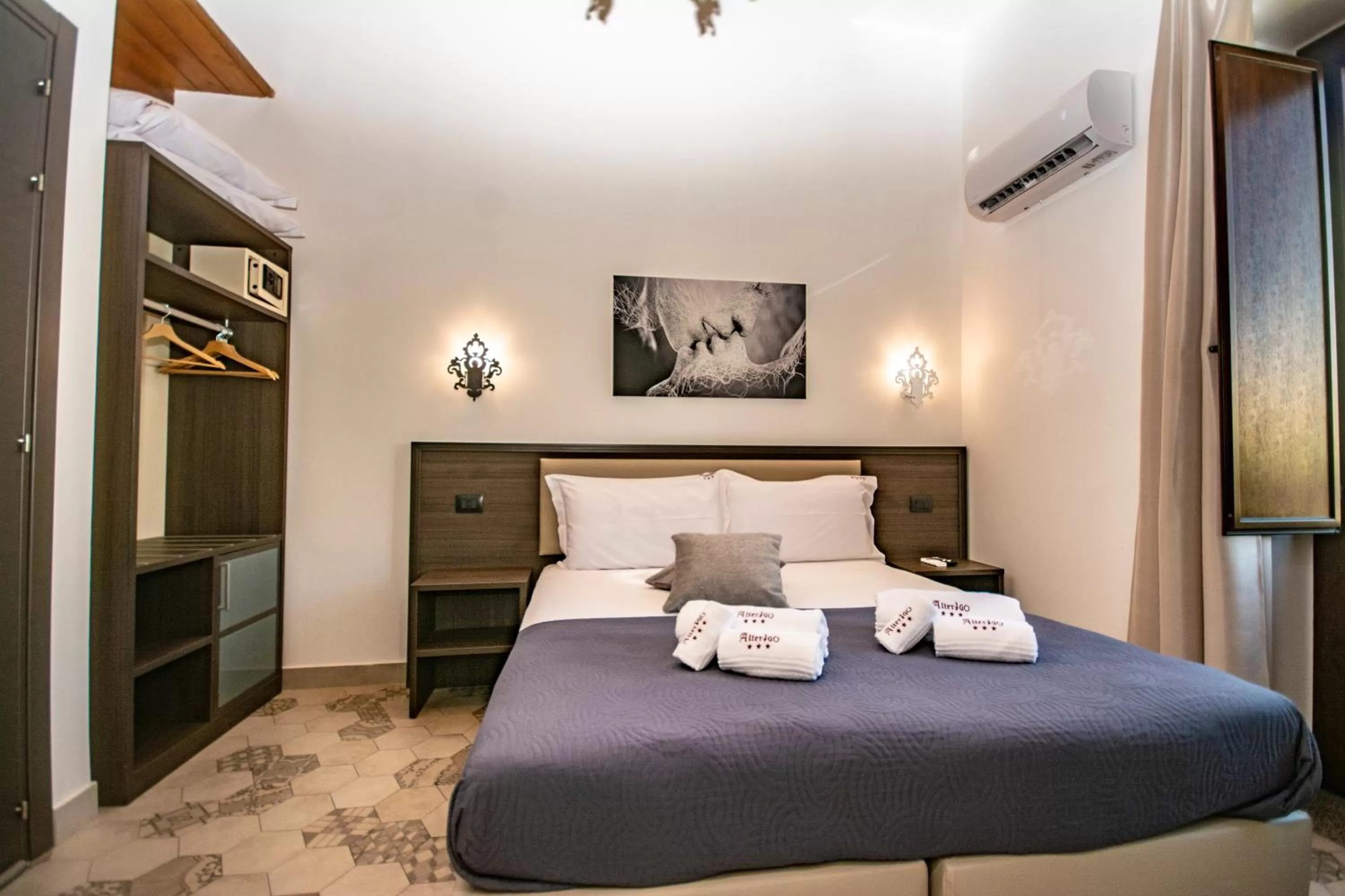 Photo of the whole room, Bed in Alterego B&B