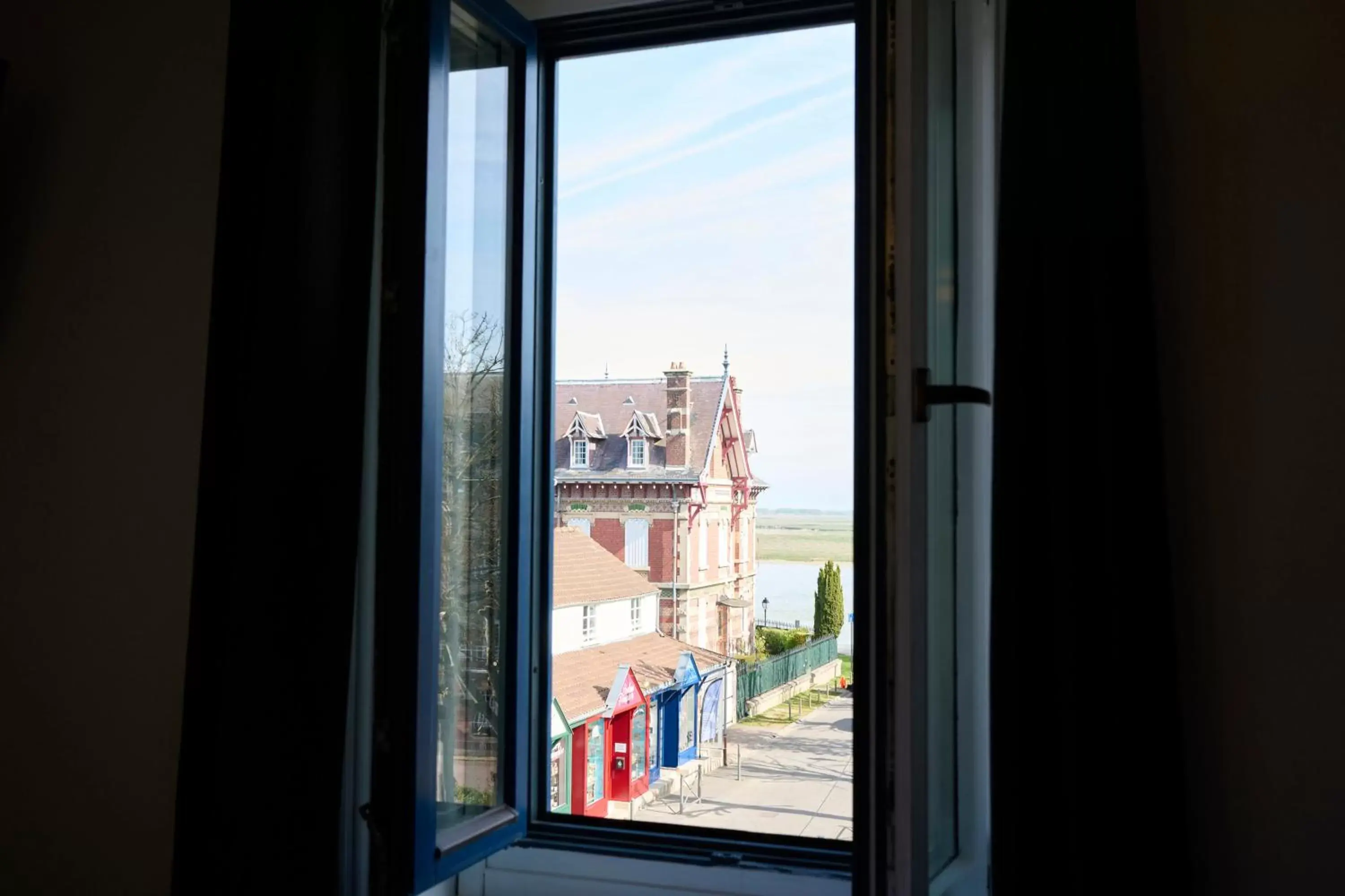 Property building, Nearby Landmark in The Originals Boutique, Hôtel La Colonne de Bronze, Saint-Valéry-sur-Somme (Inter-Hotel)