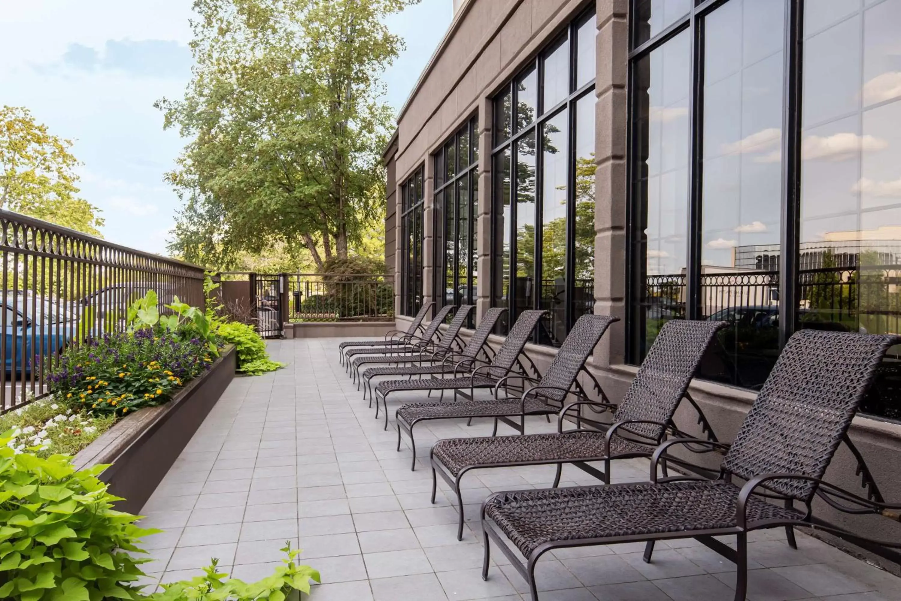 Patio in Embassy Suites by Hilton Nashville Airport