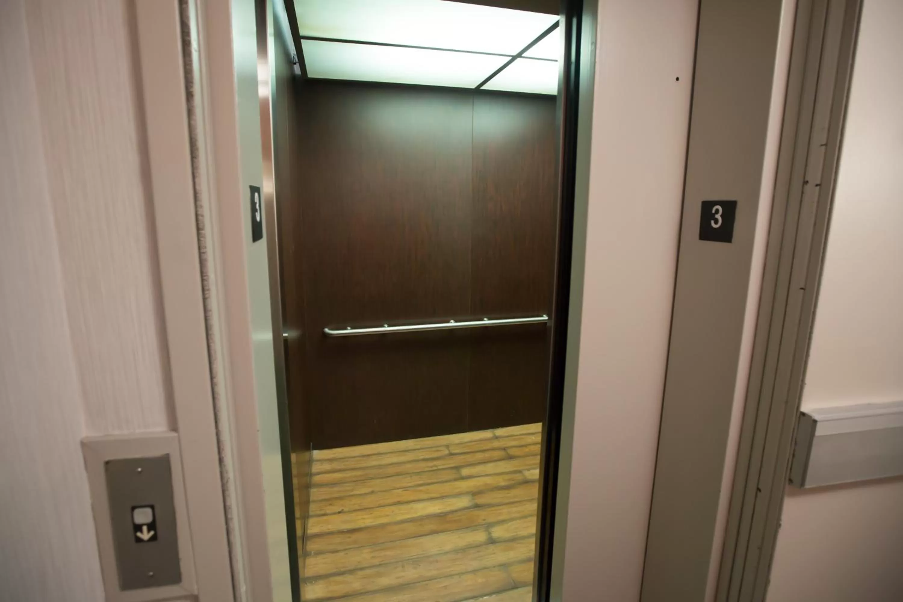 Lobby or reception in Holiday Inn Express Hotel & Suites Madison by IHG