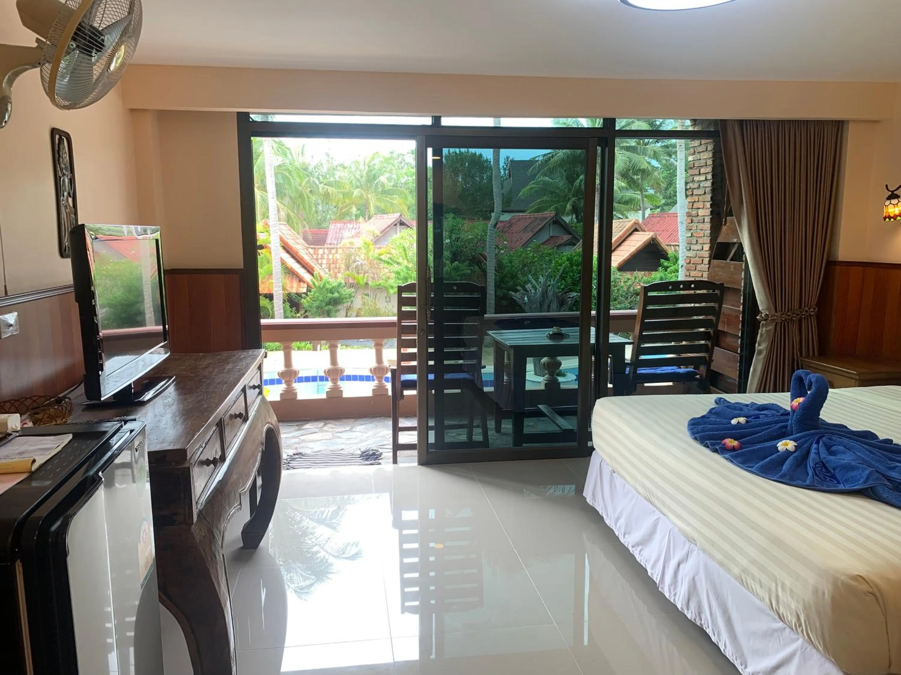 Seating area, Bed in Laguna Beach Club Resort