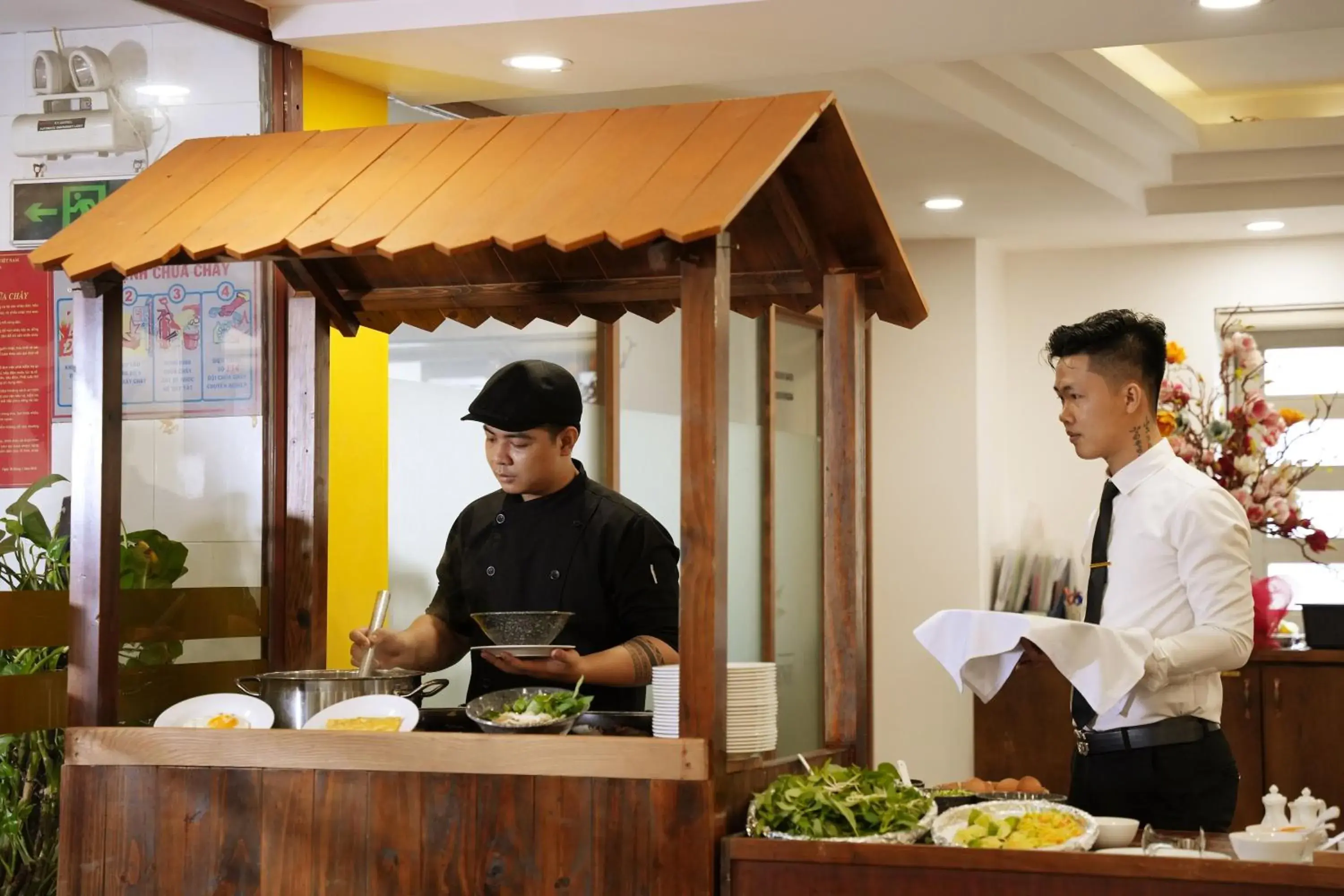 Breakfast, Staff in Sunshine Antique Hotel Saigon