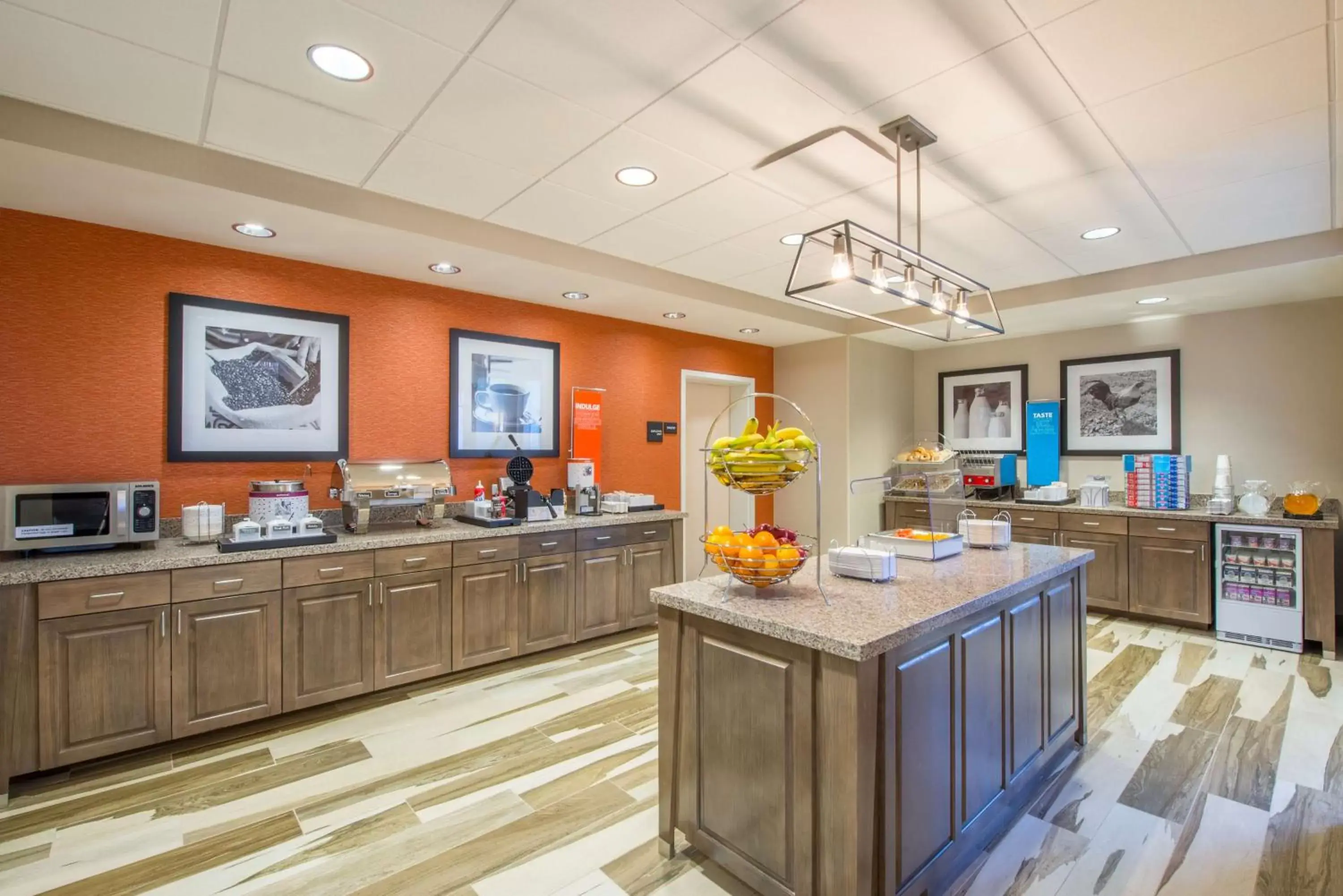 Dining area in Hampton Inn & Suites Phoenix - East Mesa in Gilbert