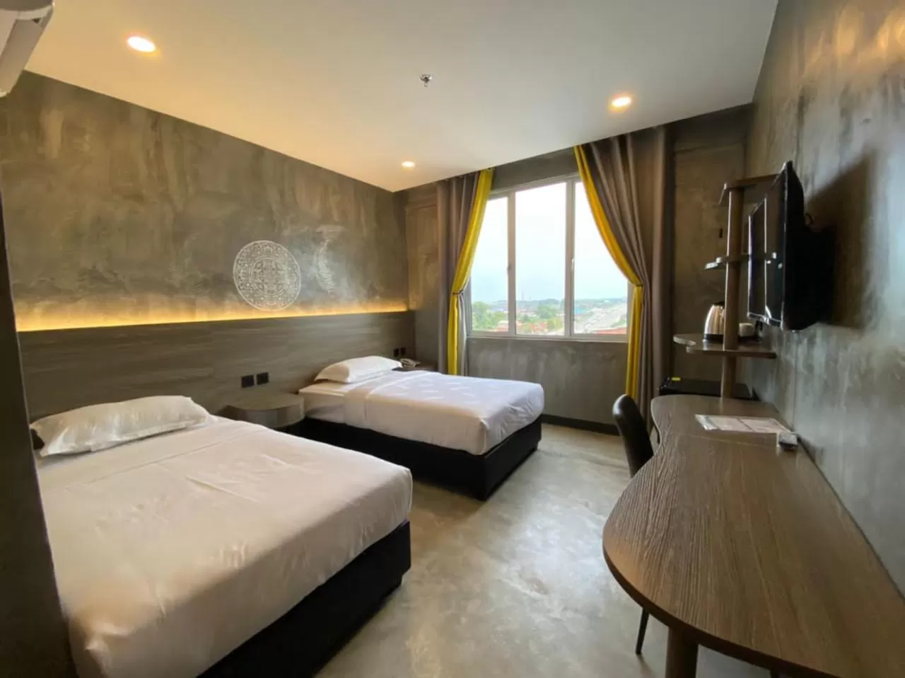 Photo of the whole room, Bed in Sri Indar Hotel & Suites