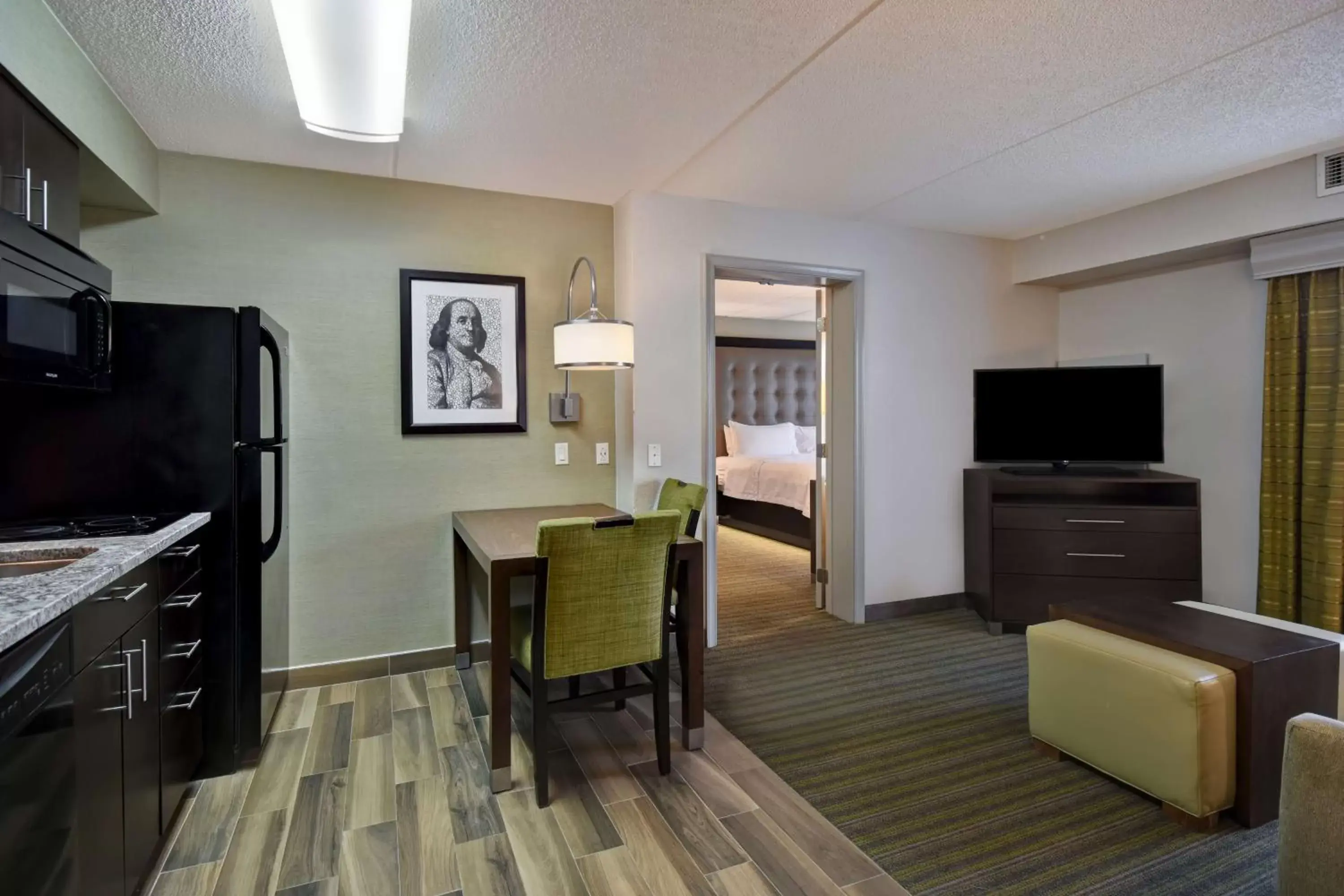 Living room, TV/Entertainment Center in Homewood Suites by Hilton Philadelphia-Great Valley